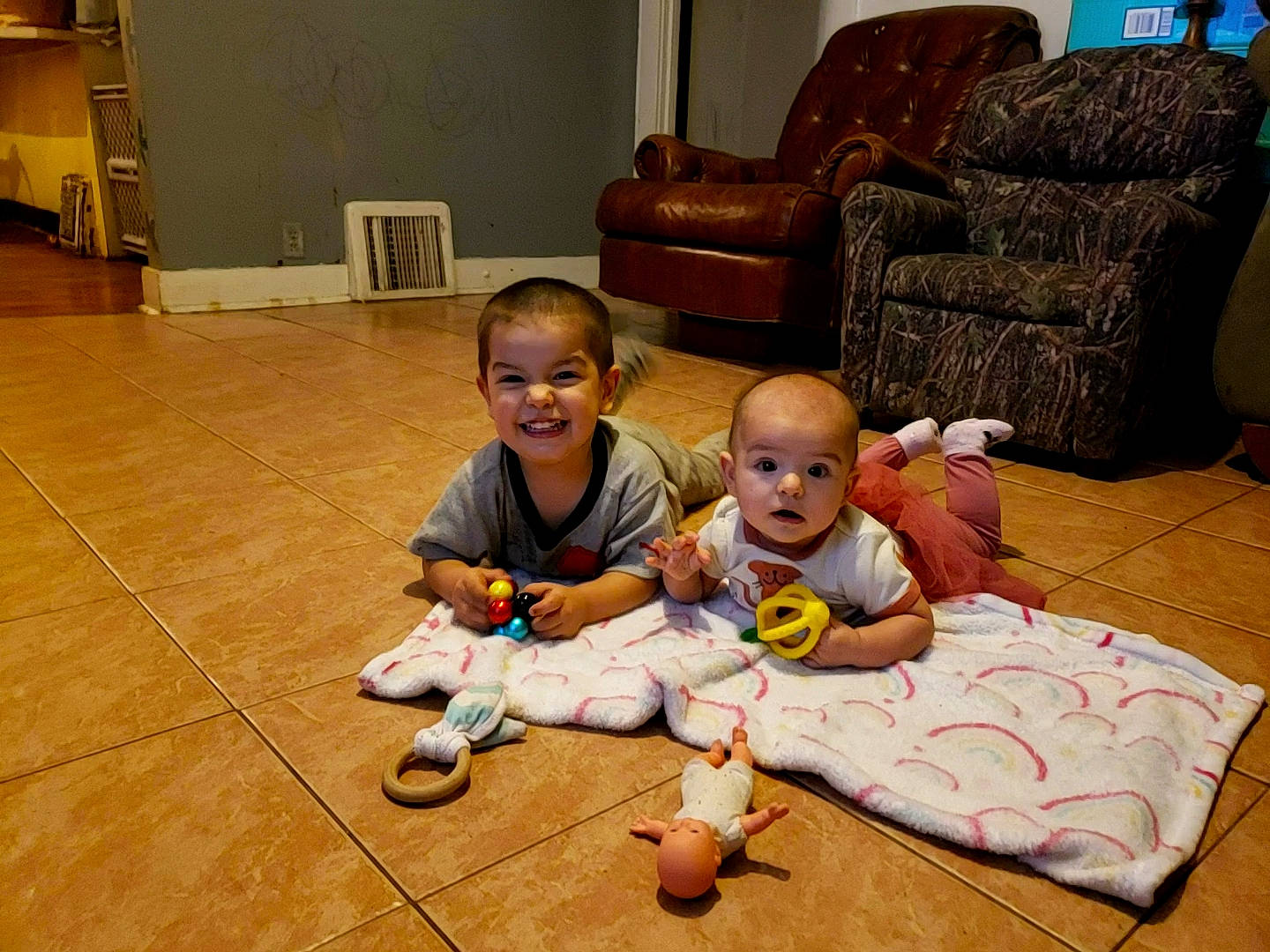 Andres is registered to the contest to win money with this photo: baby, baby_toddler_clothing, chair, child, comfort, couch, floor, flooring, fun, hair, hairstyle, happy, hardwood, joy, laminate_flooring, lap, living_room, person, skin, smile