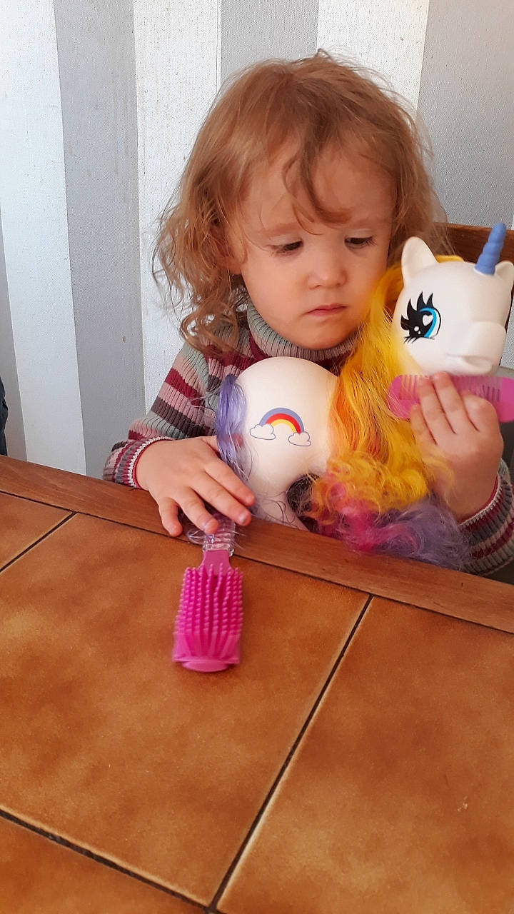 Victoria participe au concours pour gagner de l'argent avec cette photo : baby_playing_with_toys, baby_products, baby_toddler_clothing, baby_toys, child, finger, fun, hand, happy, nail, person, play, room, stuffed_toy, table, tableware, textile, toddler, toy, varnish