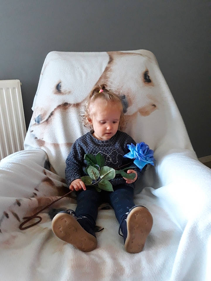 Victoria participe au concours pour gagner de l'argent avec cette photo : baby, baby_toddler_clothing, chair, comfort, elbow, eye, finger, flash_photography, flooring, happy, human_body, human_leg, knee, lap, leg, person, shorts, skin, sleeve, sock