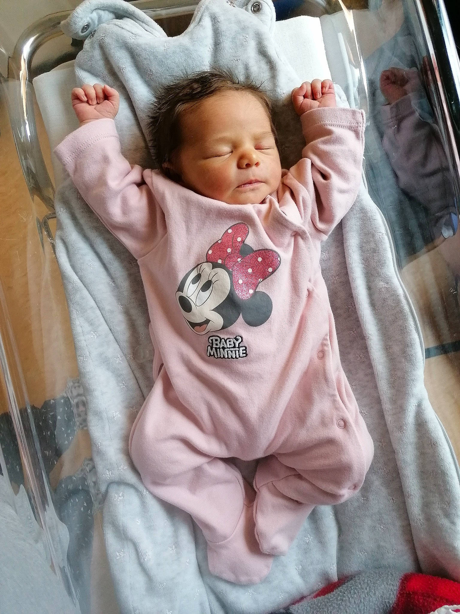 Savanah participe au concours pour gagner de l'argent avec cette photo : baby, baby_products, baby_safety, baby_toddler_clothing, cheek, child, chin, comfort, eye, head, infant_bed, linens, mouth, person, pink, product, skin, sleeve, textile, toddler