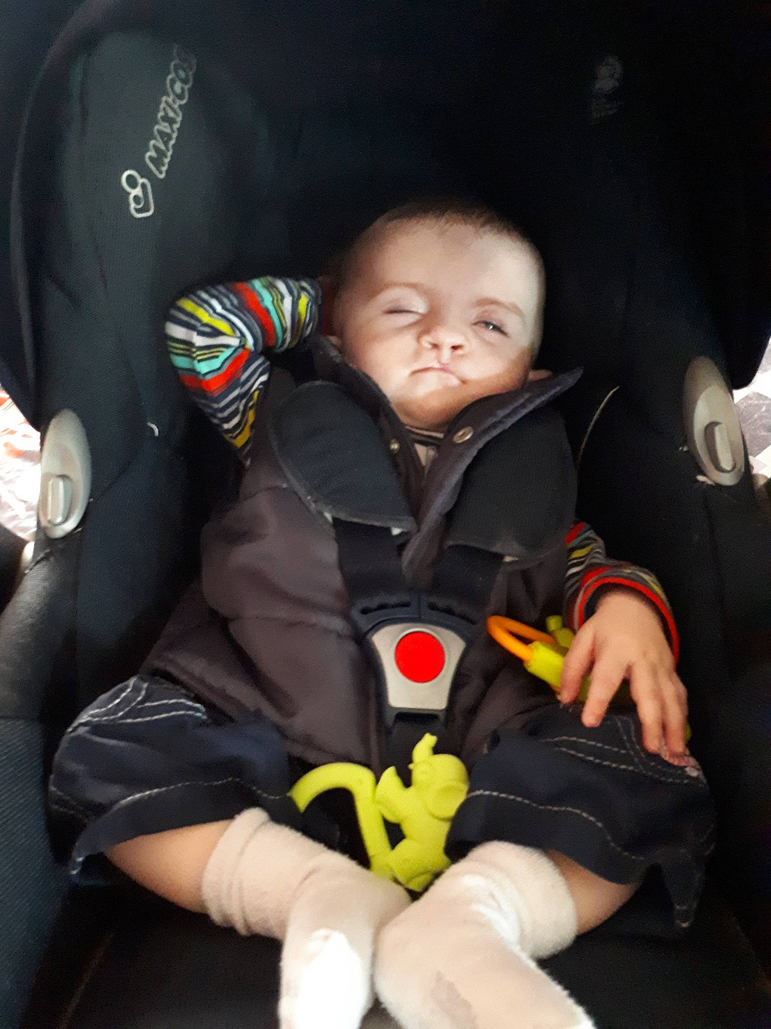 Yoni participe au concours pour gagner de l'argent avec cette photo : baby_carriage, car_seat, child, fun, person, personal_protective_equipment, product, toddler, yellow