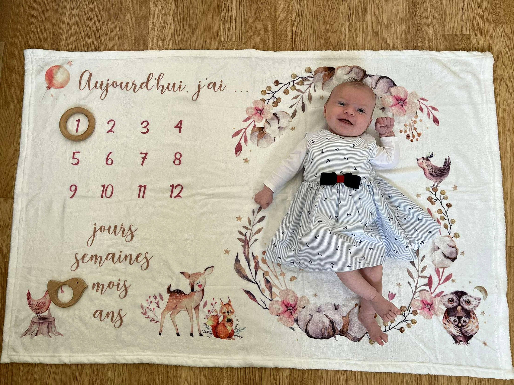 Léonie a rejoint le concours — aidez-le/la à gagner de superbes lots ! art, creative_arts, design, drawing, dress, event, fawn, font, greeting_card, handwriting, illustration, magenta, painting, paper, paper_product, pattern, person, rectangle, textile, visual_arts