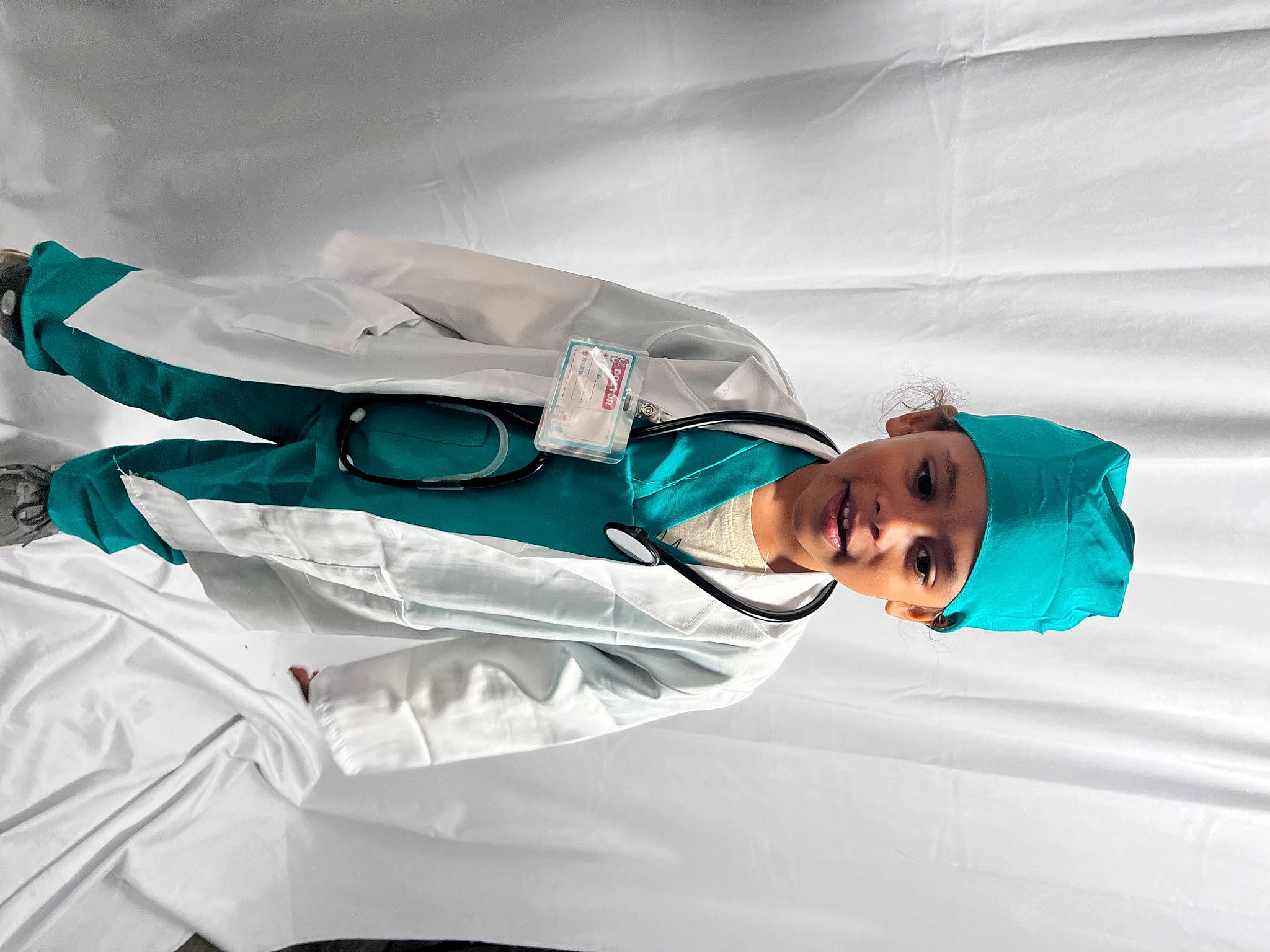 Jeremy is registered to the contest to win money with this photo: comfort, elbow, electric_blue, event, fashion_accessory, headwear, leisure, linens, person, service, sitting, sleep, sleeve