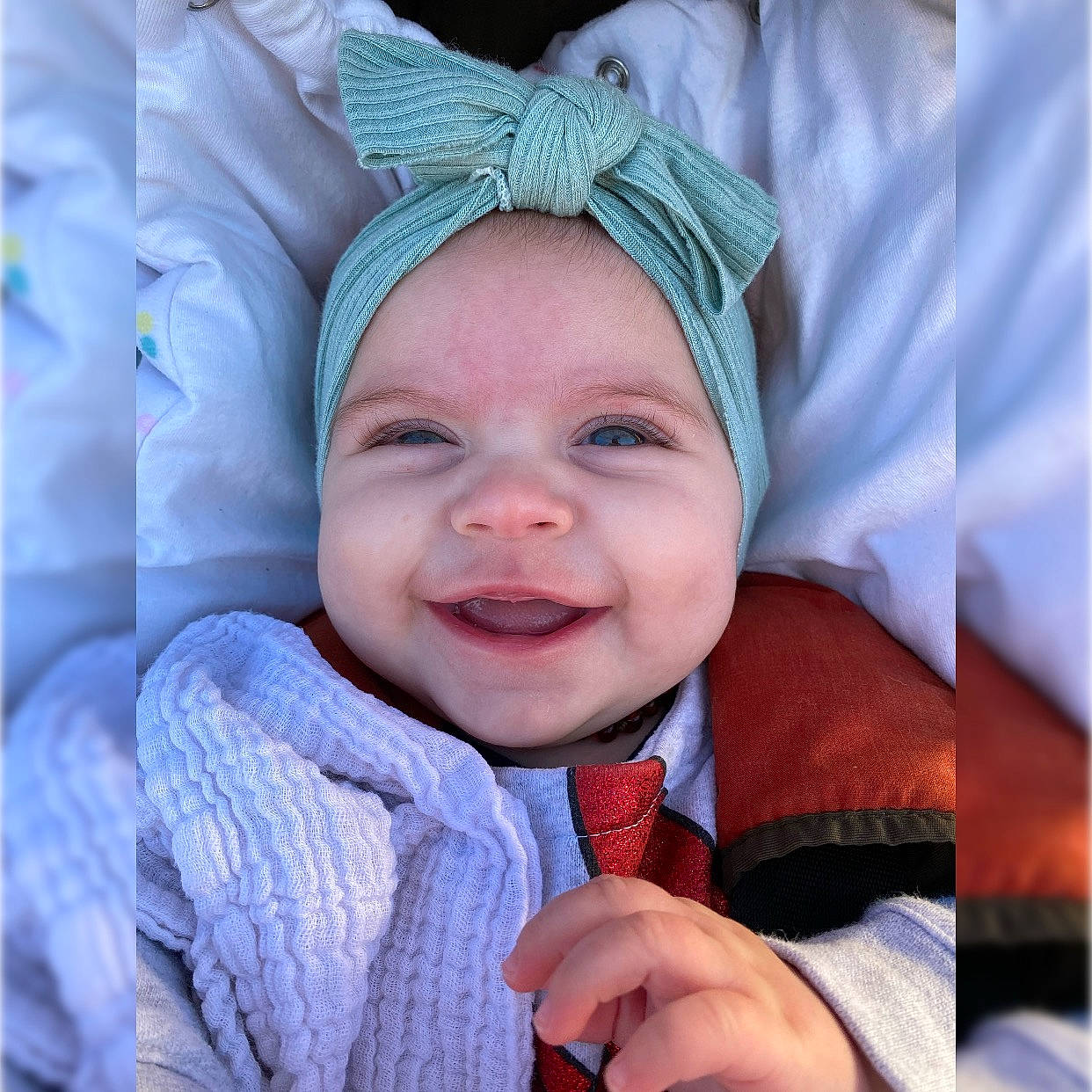 Délya a rejoint le concours — aidez-le/la à gagner de superbes lots ! baby, baby_laughing, baby_toddler_clothing, cheek, event, eye, gesture, happy, headwear, human_body, iris, joy, lip, mouth, nose, people, person, skin, sleeve, smile