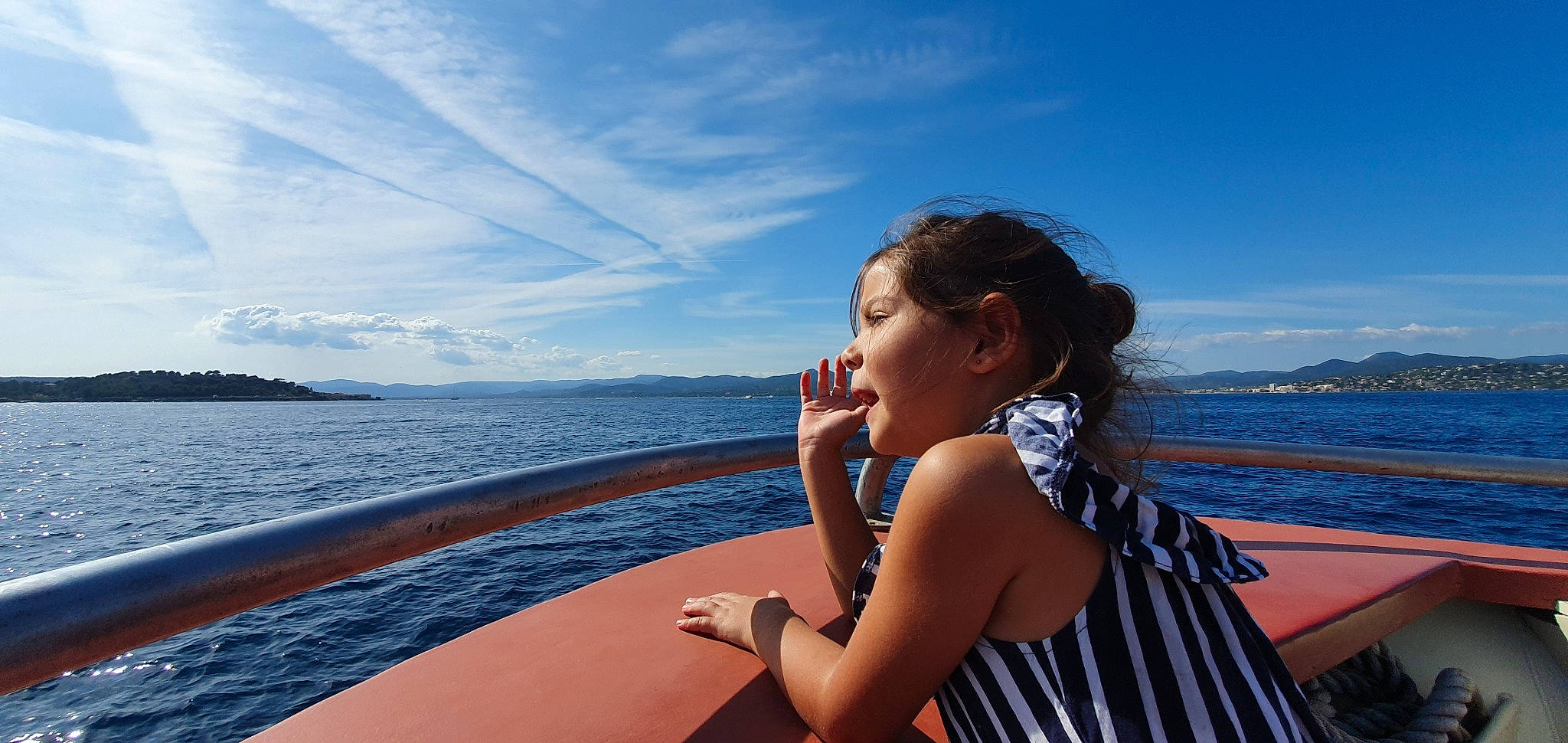 Chloé participe au concours pour gagner de l'argent avec cette photo : beach, beauty, cloud, coast, coastal_and_oceanic_landforms, happy, horizon, leisure, long_hair, ocean, person, photography, sea, sky, summer, sunlight, tourism, travel, tropics, vacation