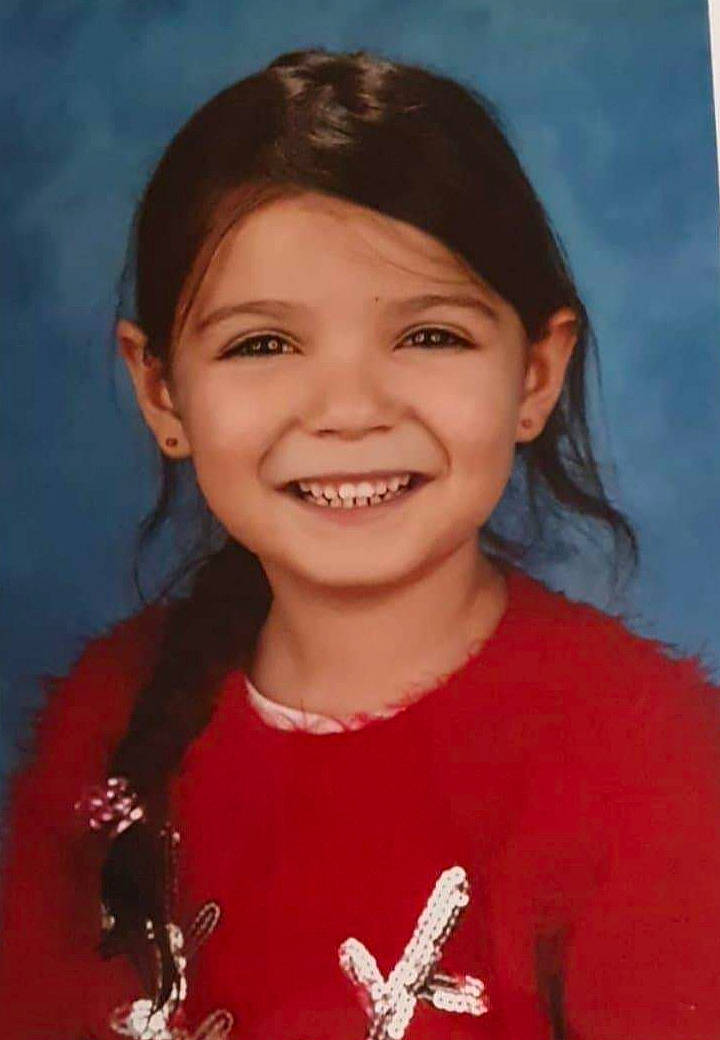 Chloé participe au concours pour gagner de l'argent avec cette photo : cheek, child, child_model, chin, eyebrow, face, facial_expression, forehead, gesture, hair, happy, joy, laugh, person, portrait, smile, tooth