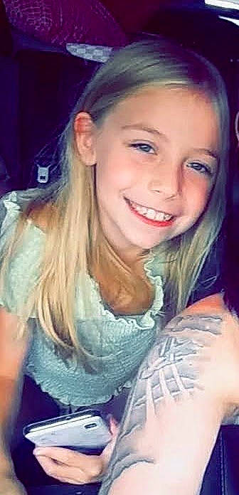 Lexus is registered to the contest to win money with this photo: black_hair, cool, eyebrow, eyelash, face, flash_photography, hair, hairstyle, happy, iris, jaw, joy, layered_hair, lip, mouth, muscle, neck, organ, person, skin