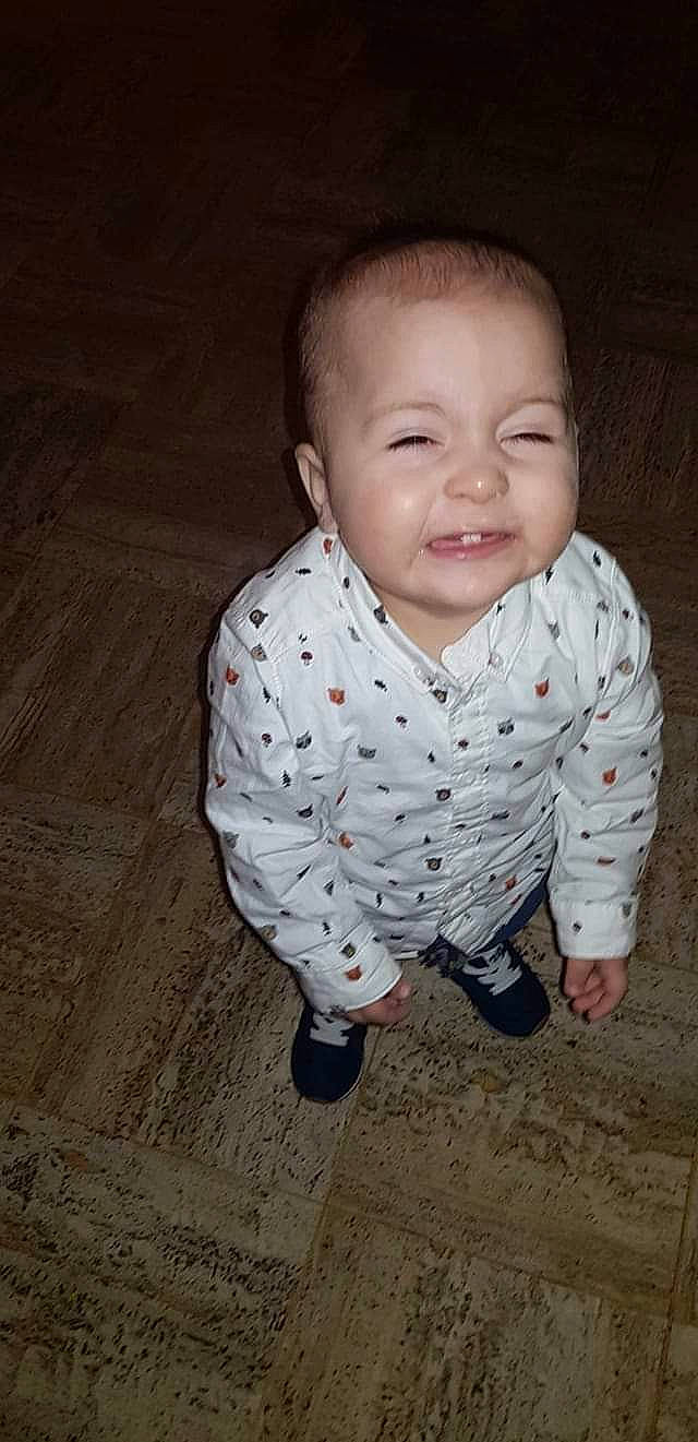 Eric a rejoint le concours — aidez-le/la à gagner de superbes lots ! baby, cheek, child, chin, eye, face, head, lip, nose, outerwear, person, sitting, skin, smile, standing, toddler