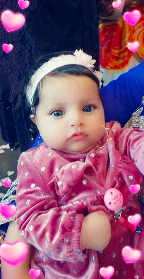 Israa a rejoint le concours — aidez-le/la à gagner de superbes lots ! baby, cheek, child, eye, face, hair_accessory, happy, head, headgear, person, photography, pink, skin, smile, toddler