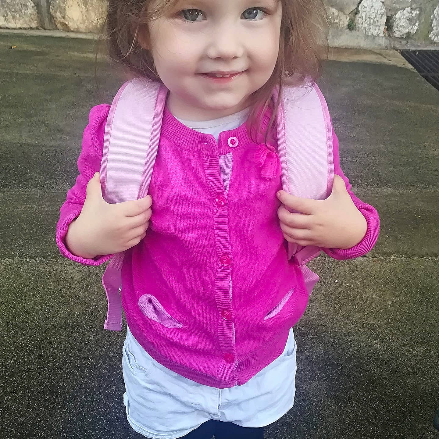 Lorenza a rejoint le concours — aidez-le/la à gagner de superbes lots ! child, child_model, clothing, girl, joint, joy, magenta, neck, outerwear, person, pink, product, purple, shorts, shoulder, sleeve, smile, sweater, t_shirt, textile