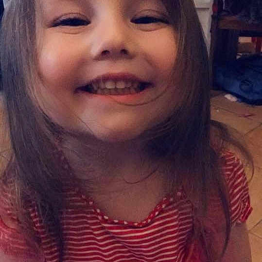 Lorenza a rejoint le concours — aidez-le/la à gagner de superbes lots ! beauty, cheek, child, chin, emotion, eye, eyebrow, face, facial_expression, forehead, girl, hair, hairstyle, head, human_hair_color, joy, lip, nose, person, pink