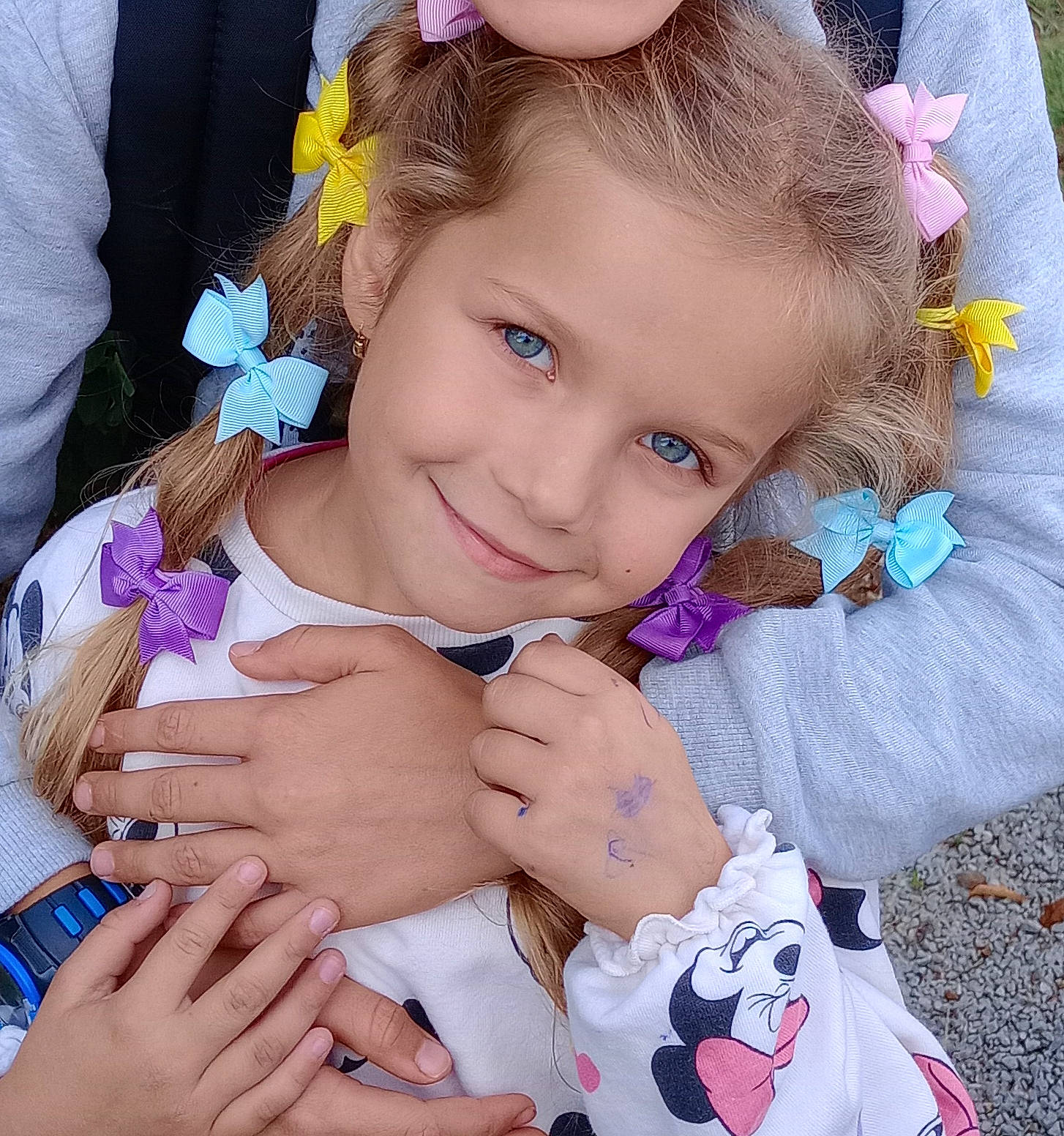 Elena participe au concours pour gagner de l'argent avec cette photo : baby_toddler_clothing, cheek, eye, eyelash, face, finger, gesture, hair, hairstyle, hand, happy, head, iris, joy, neck, person, pink, purple, skin, sleeve