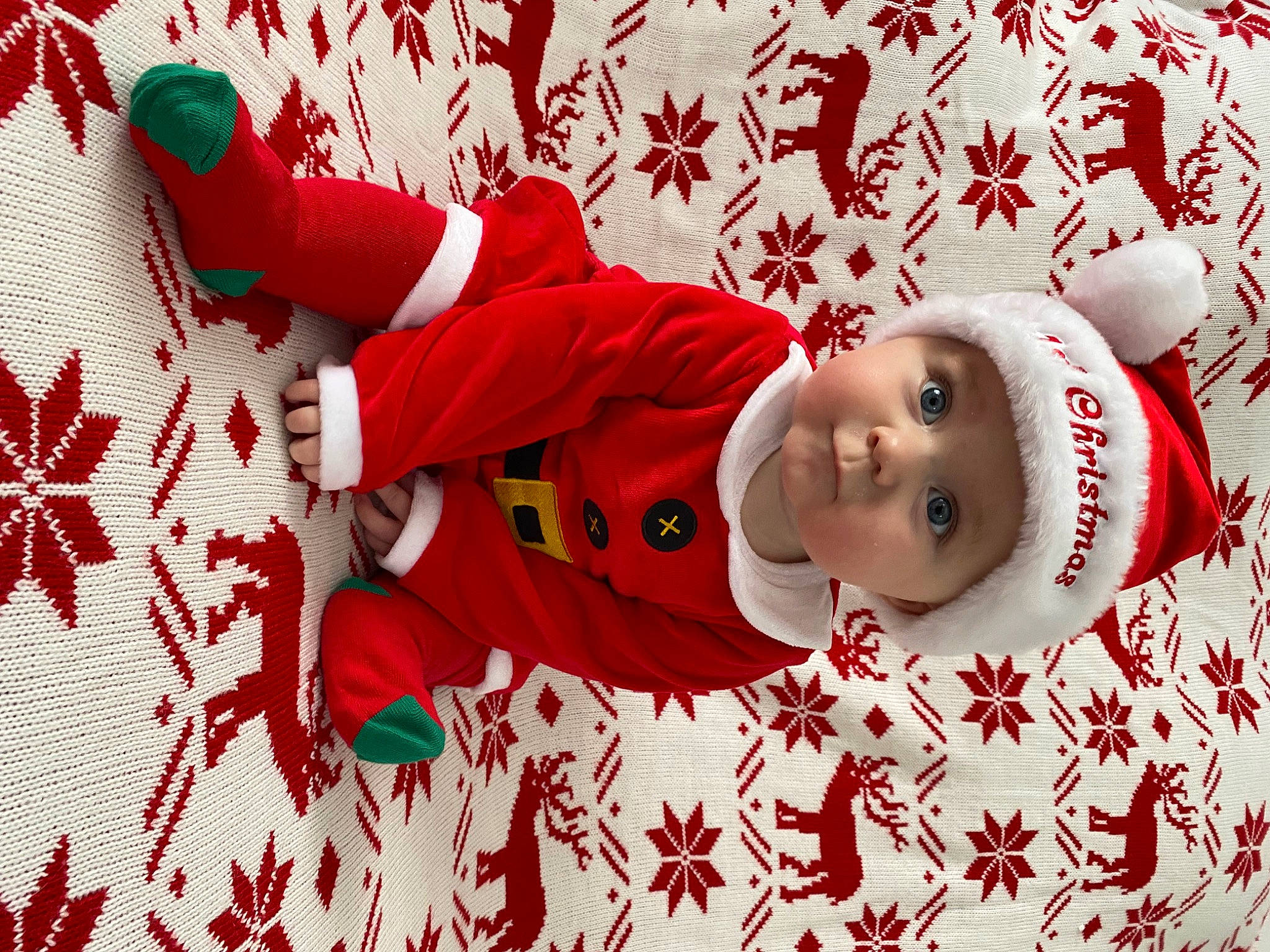 Margot is registered to the contest to win money with this photo: baby, baby_toddler_clothing, carmine, child, christmas, christmas_decoration, christmas_eve, event, fictional_character, font, happy, hat, headwear, holiday, pattern, person, red, santa_claus, sleeve, smile