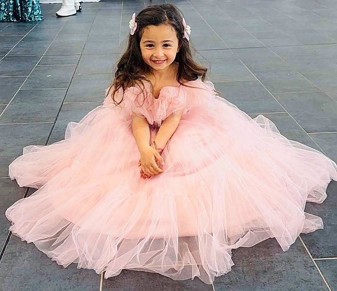 Inaya participe au concours pour gagner de l'argent avec cette photo : bridal_accessory, bridal_clothing, bridal_party_dress, dress, embellishment, face, fashion_design, flash_photography, formal_wear, gown, happy, headgear, headpiece, joy, neck, person, pink, shoulder, sleeve, smile