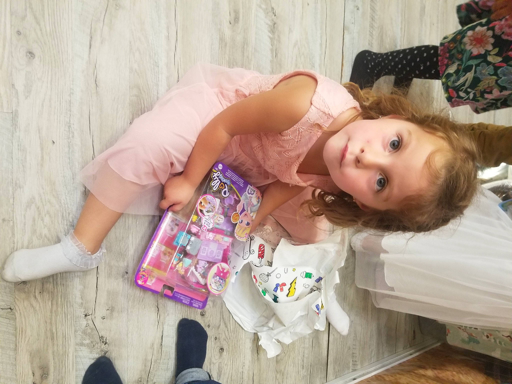 Jullialetty participe au concours pour gagner de l'argent avec cette photo : abdomen, brown_hair, child, comfort, dress, fashion_accessory, floor, flooring, fun, happy, human_leg, linens, nail, pattern, person, pink, room, sitting, skin, toddler