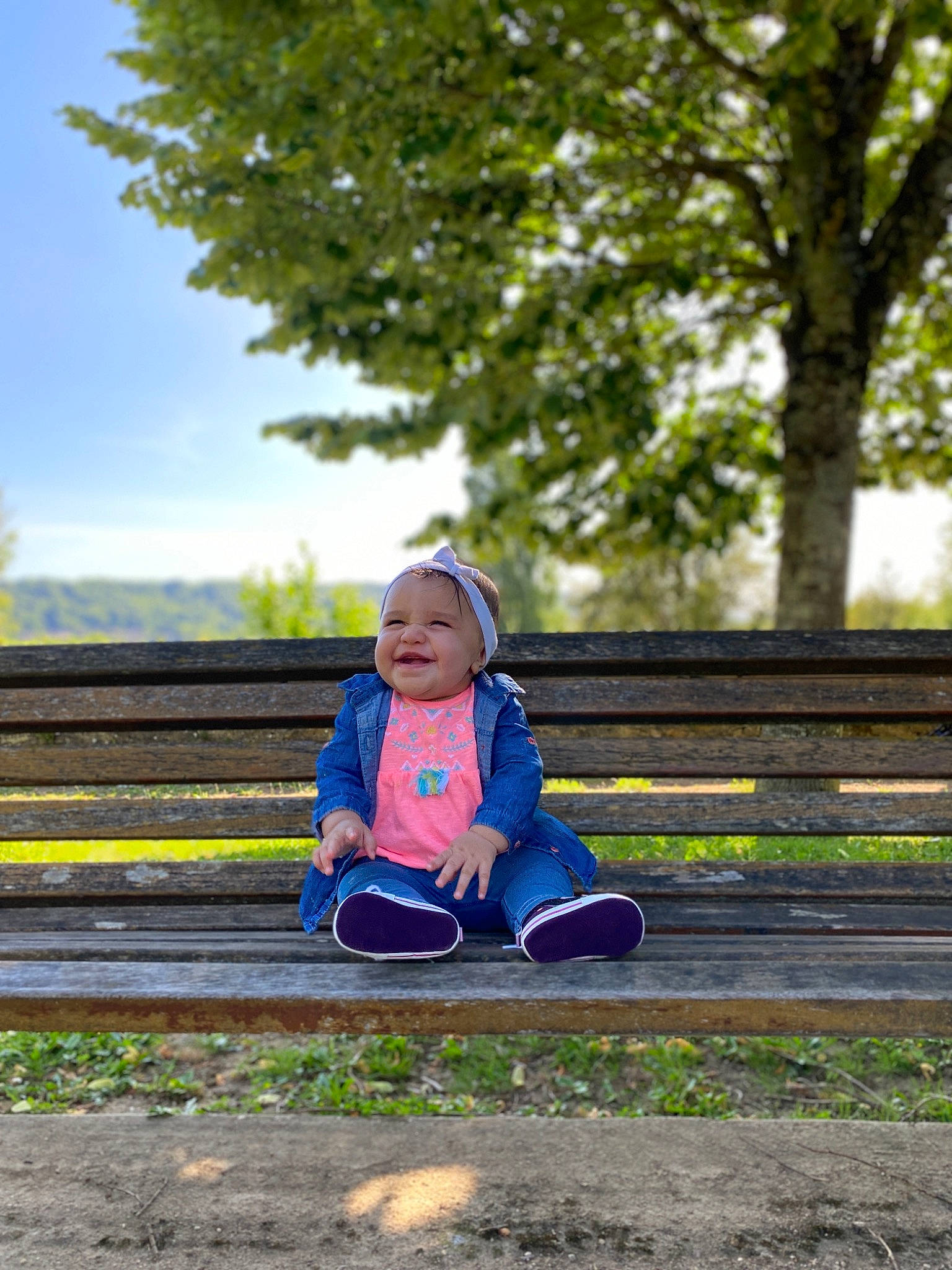 Keyla a rejoint le concours — aidez-le/la à gagner de superbes lots ! blue, child, family, grass, green, happy, headwear, joy, leisure, park, people, person, photograph, photography, plant, play, portrait_photography, sitting, smile, spring