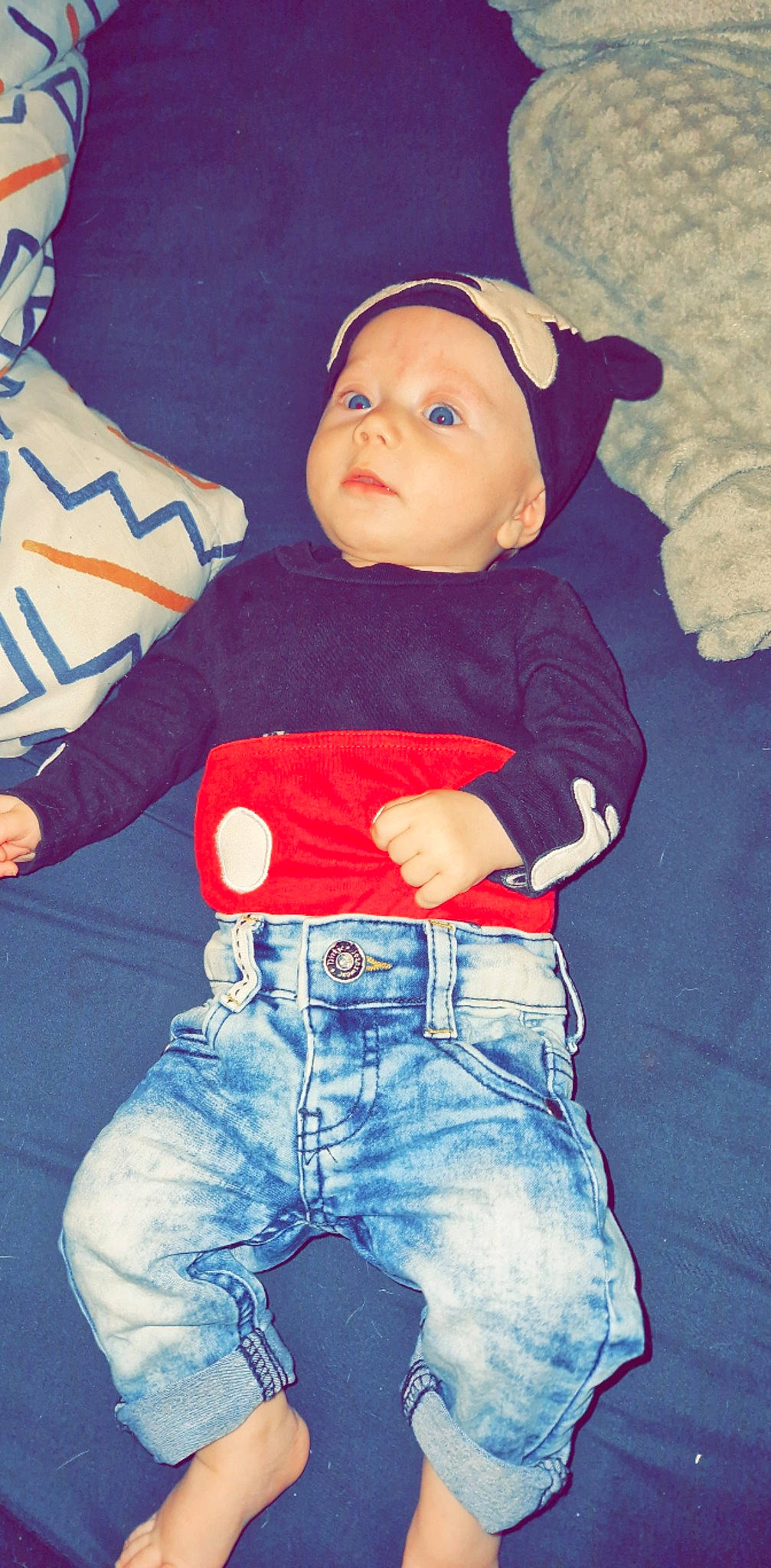 Kaydenn a rejoint le concours — aidez-le/la à gagner de superbes lots ! arm, baby, baby_toddler_clothing, cheek, child, cool, denim, electric_blue, eye, face, happy, head, jeans, nose, person, skin, sleeve, t_shirt, textile, toddler