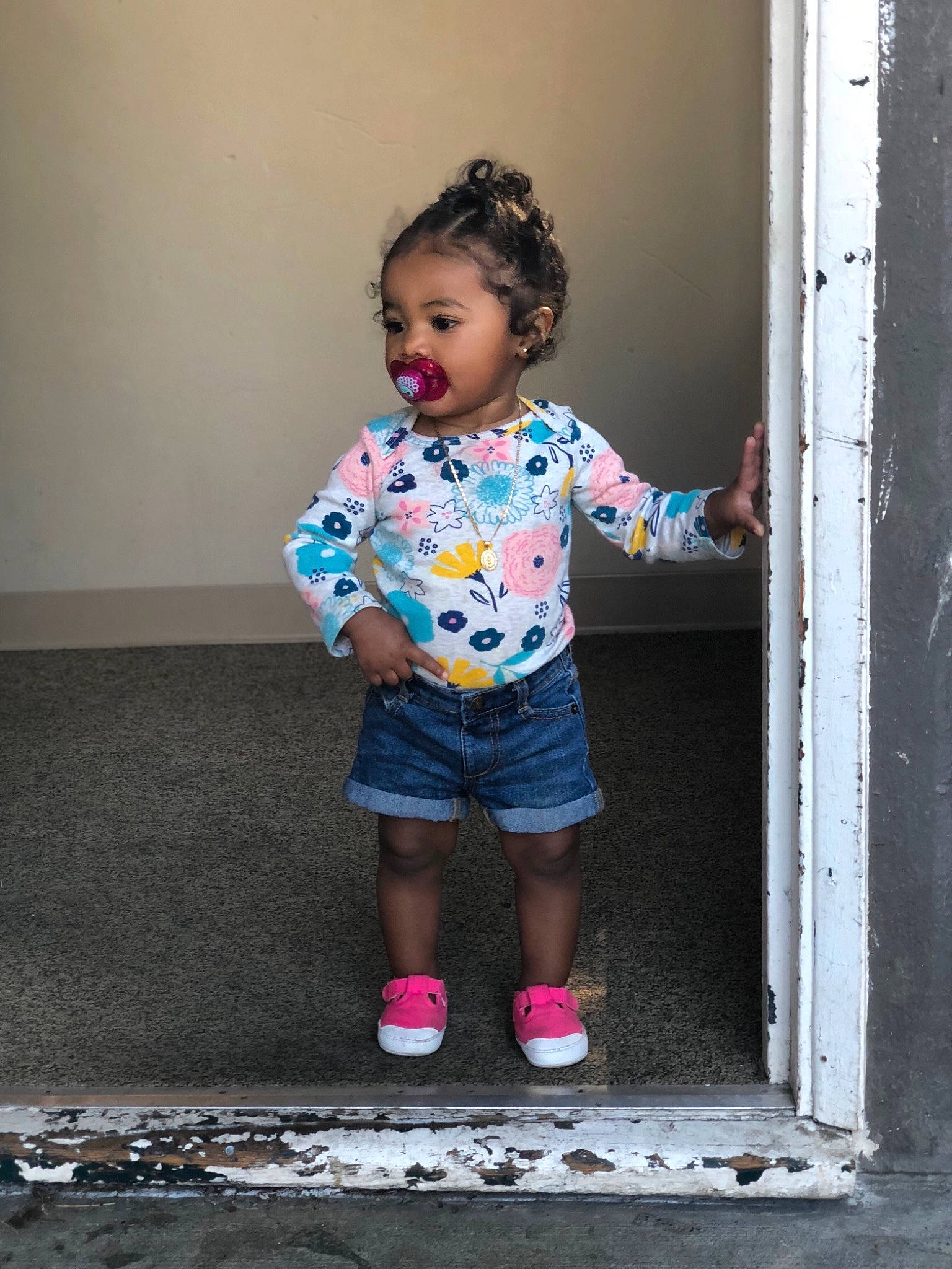 Araceli is registered to the contest to win money with this photo: child, day, design, fun, girl, jeans, outerwear, pattern, person, pink, play, product, shoe, shorts, shoulder, standing, t_shirt, toddler, trousers, vacation