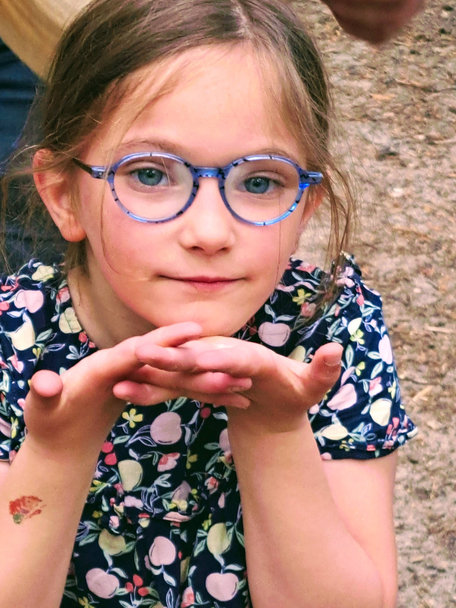 Katlyss participe au concours pour gagner de l'argent avec cette photo : azure, dress, eye, eyelash, eyewear, face, finger, gesture, glasses, hair, happy, head, lip, mouth, neck, nose, person, shoulder, skin, sleeve