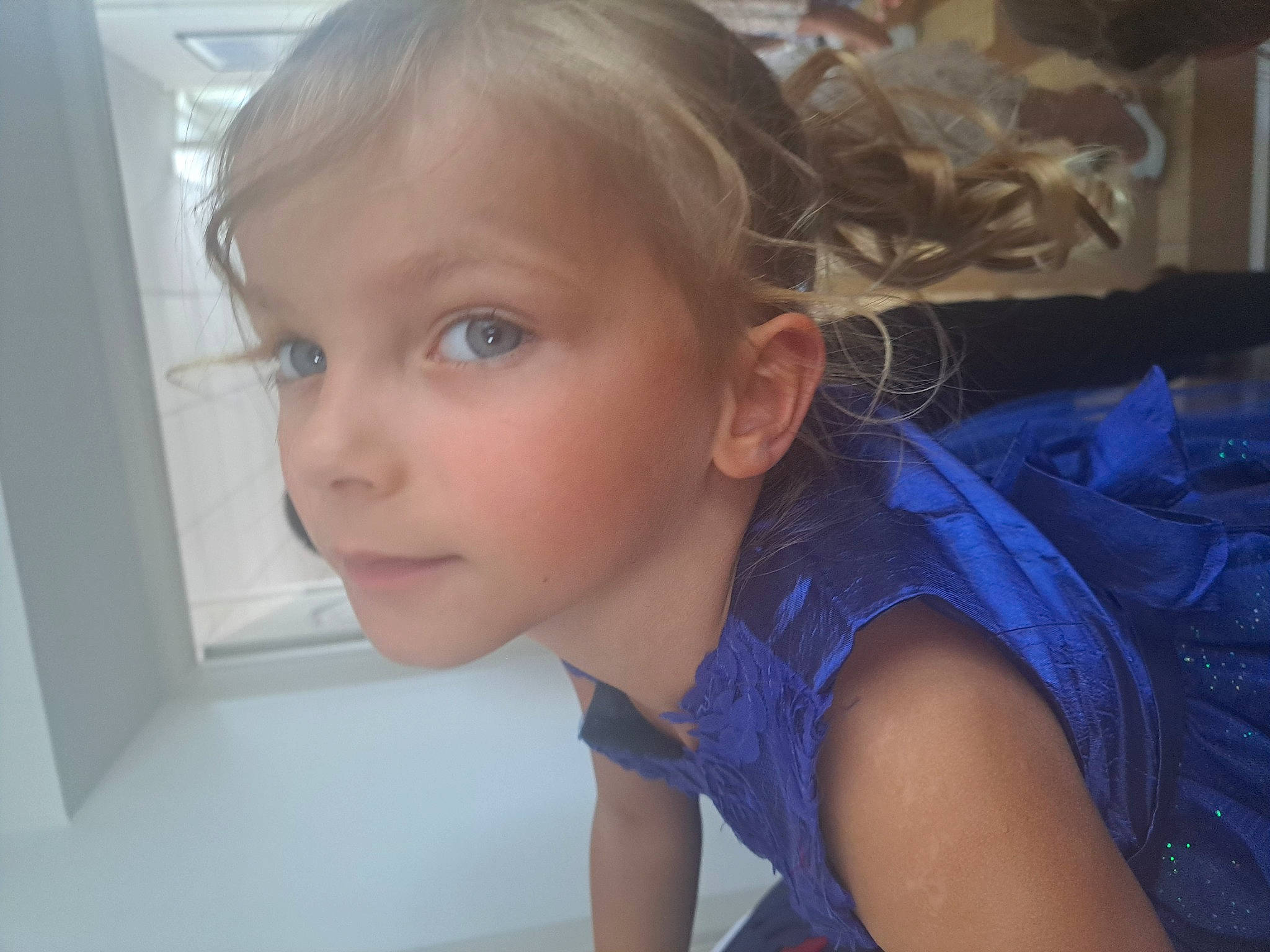 Lilou a rejoint le concours — aidez-le/la à gagner de superbes lots ! black_hair, brown_hair, cheek, chest, chin, dress, ear, electric_blue, eyebrow, eyelash, forehead, happy, iris, jaw, lip, long_hair, neck, nose, person, skin