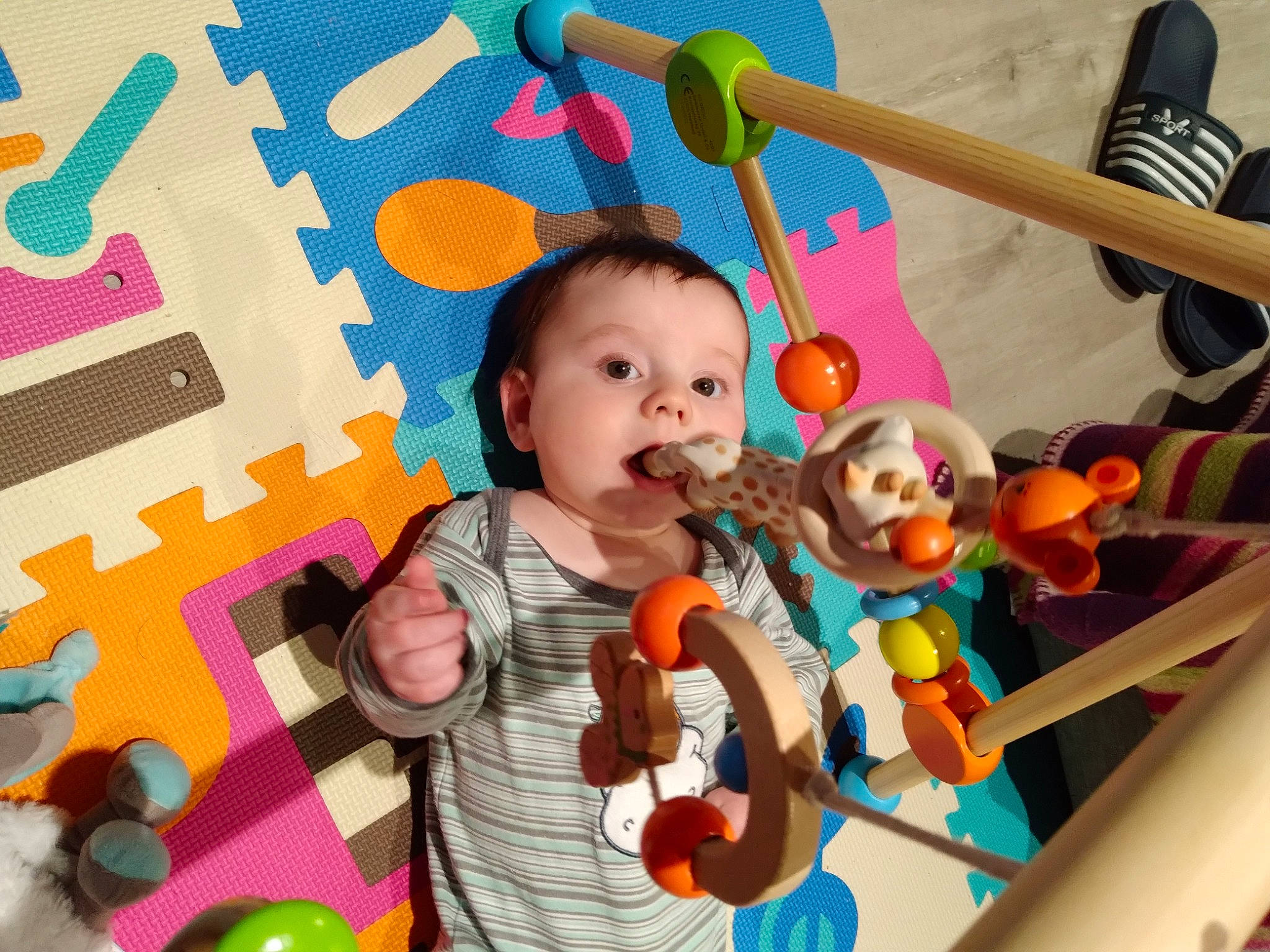 Ezra participe au concours pour gagner de l'argent avec cette photo : baby, baby_playing_with_toys, baby_products, baby_toddler_clothing, baby_toys, child, fun, happy, leisure, mammal, person, pink, play, product, recreation, room, sharing, surprise, textile, toddler