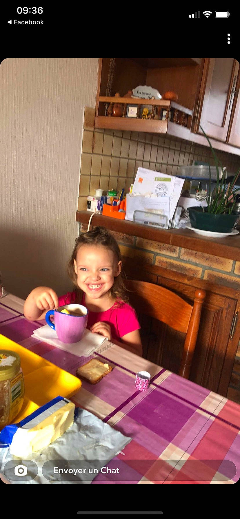 Lyna participe au concours pour gagner de l'argent avec cette photo : chair, child, flooring, flowerpot, fun, happy, houseplant, joy, leisure, magenta, person, plant, room, shelf, sitting, smile, t_shirt, table, tableware, toddler