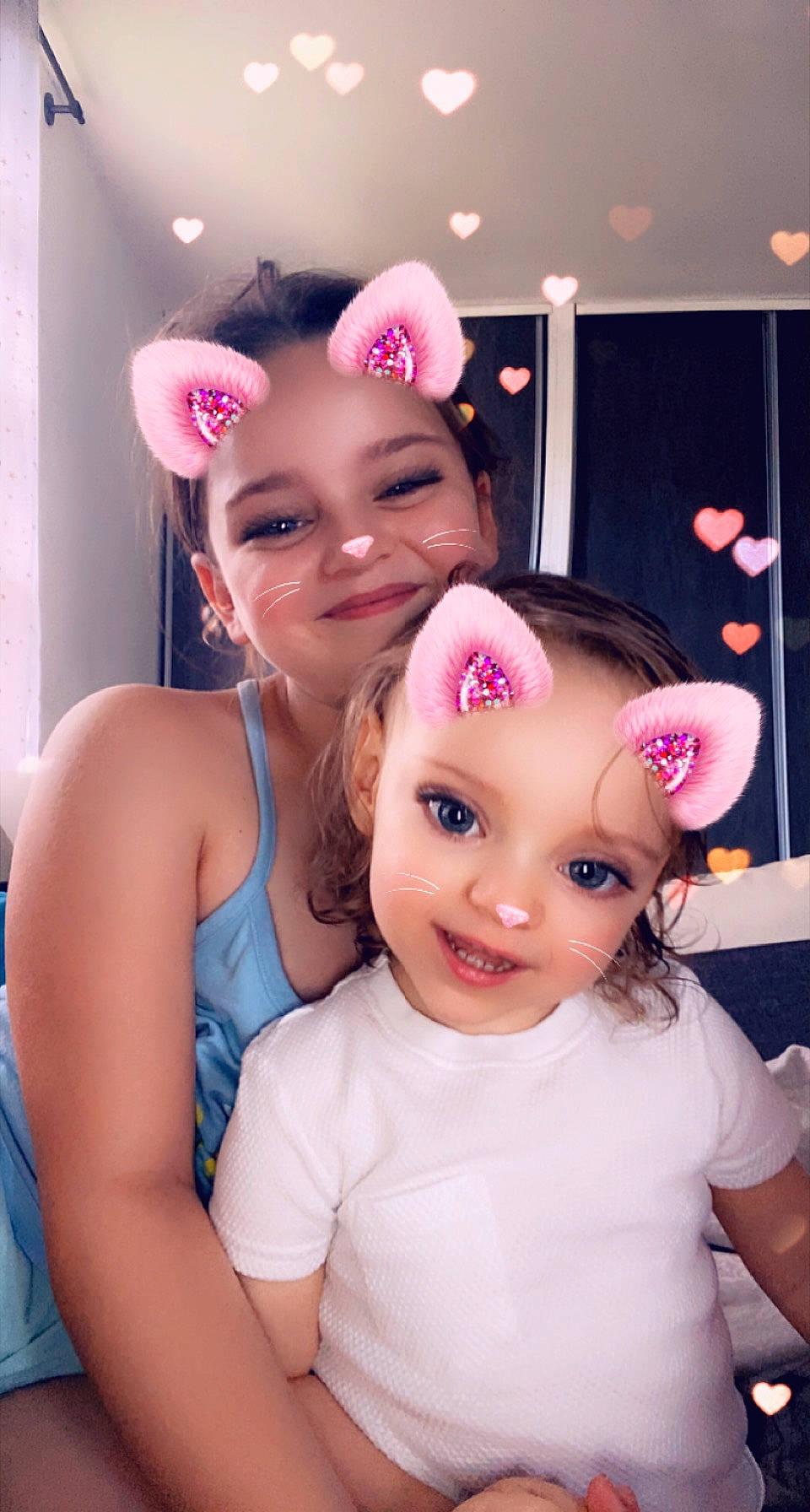 Lyna participe au concours pour gagner de l'argent avec cette photo : child, ear, event, eyebrow, face, fashion_accessory, fun, gesture, hair_accessory, happy, headband, headgear, headpiece, headwear, iris, joy, magenta, organ, person, pink