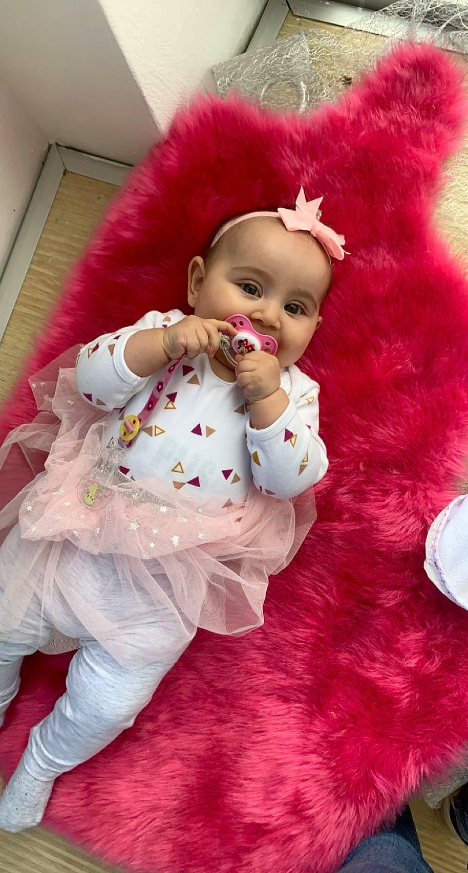 Assya participe au concours pour gagner de l'argent avec cette photo : baby, baby_toddler_clothing, cap, child, costume, costume_hat, doll, fur, headgear, magenta, person, pink, plush, red, sitting, sleeve, stuffed_toy, textile, toddler, toy