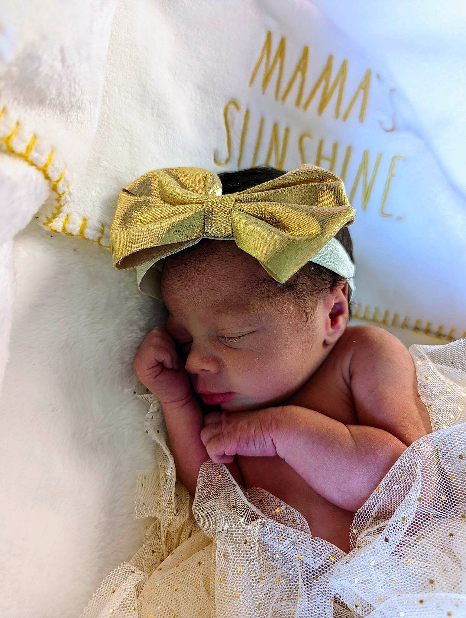 Amaya is registered to the contest to win money with this photo: baby, baby_sleeping, baby_toddler_clothing, bedding, bridal_accessory, cap, child, comfort, costume_hat, fashion_accessory, hair_accessory, happy, headband, headpiece, jewellery, linens, pattern, peach, person, textile