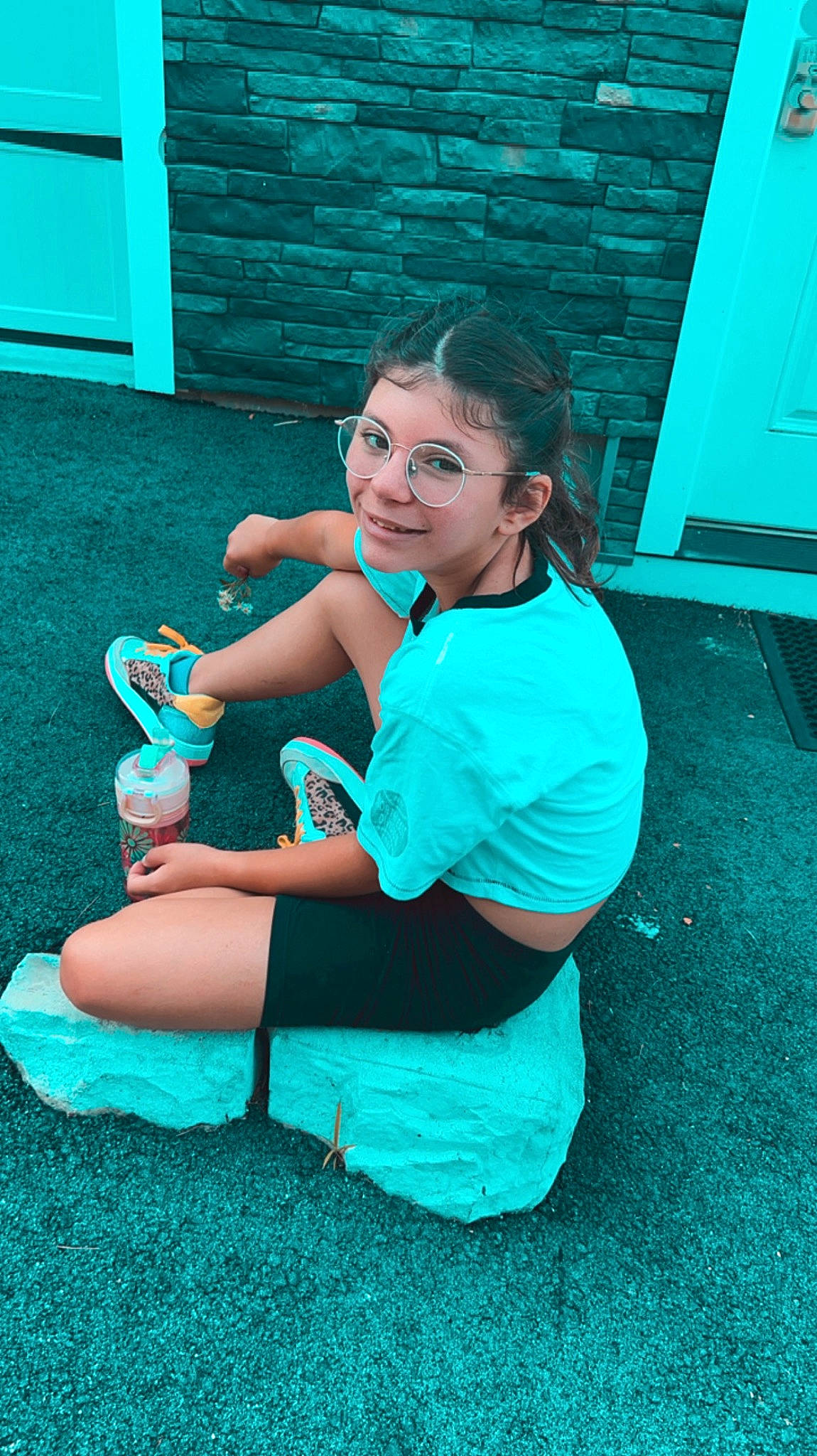 Elizabeth is registered to the contest to win money with this photo: aqua, azure, blue, elbow, electric_blue, flash_photography, fun, green, happy, human_leg, joint, joy, knee, leisure, magenta, person, shoulder, standing, style, thigh