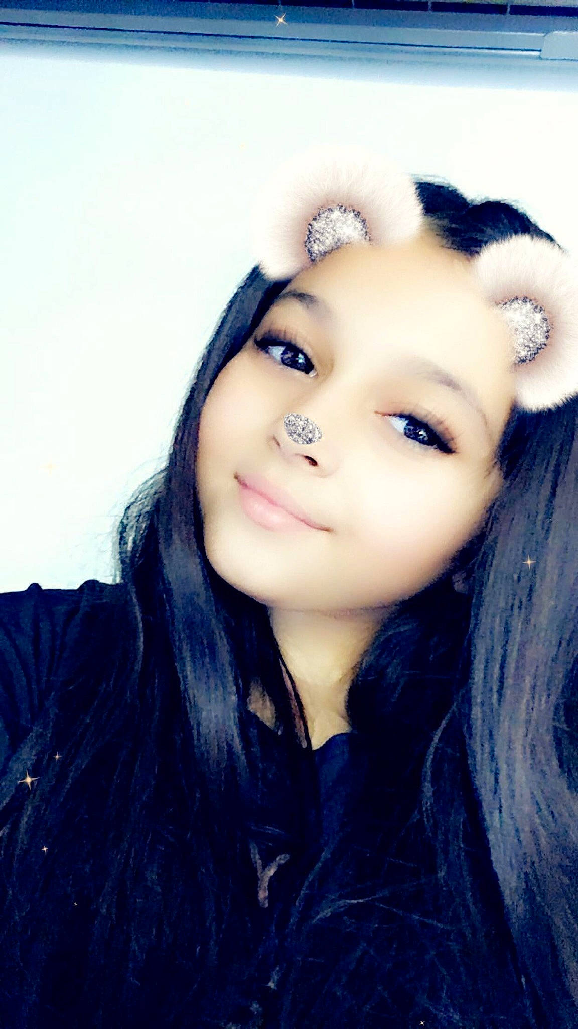 Linda a rejoint le concours — aidez-le/la à gagner de superbes lots ! beauty, black_hair, blue, cheek, chin, eye, eyebrow, face, forehead, fur, hair, hairstyle, head, jaw, lip, long_hair, nose, person, photography, selfie