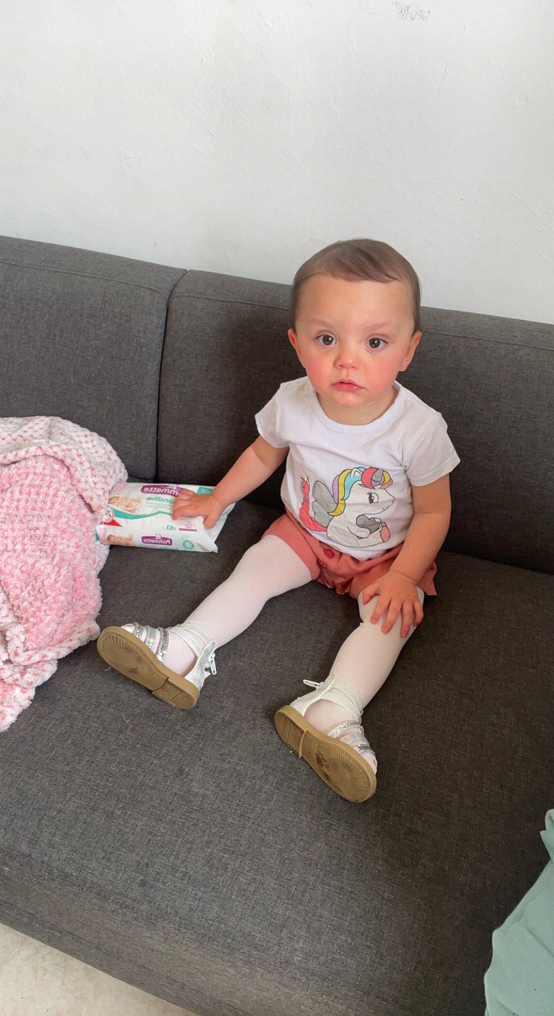 Inaya participe au concours pour gagner de l'argent avec cette photo : baby, baby_toddler_clothing, cheek, child, comfort, couch, finger, flooring, foot, hairstyle, human_leg, knee, leg, person, sitting, skin, sleeve, sock, t_shirt, thigh