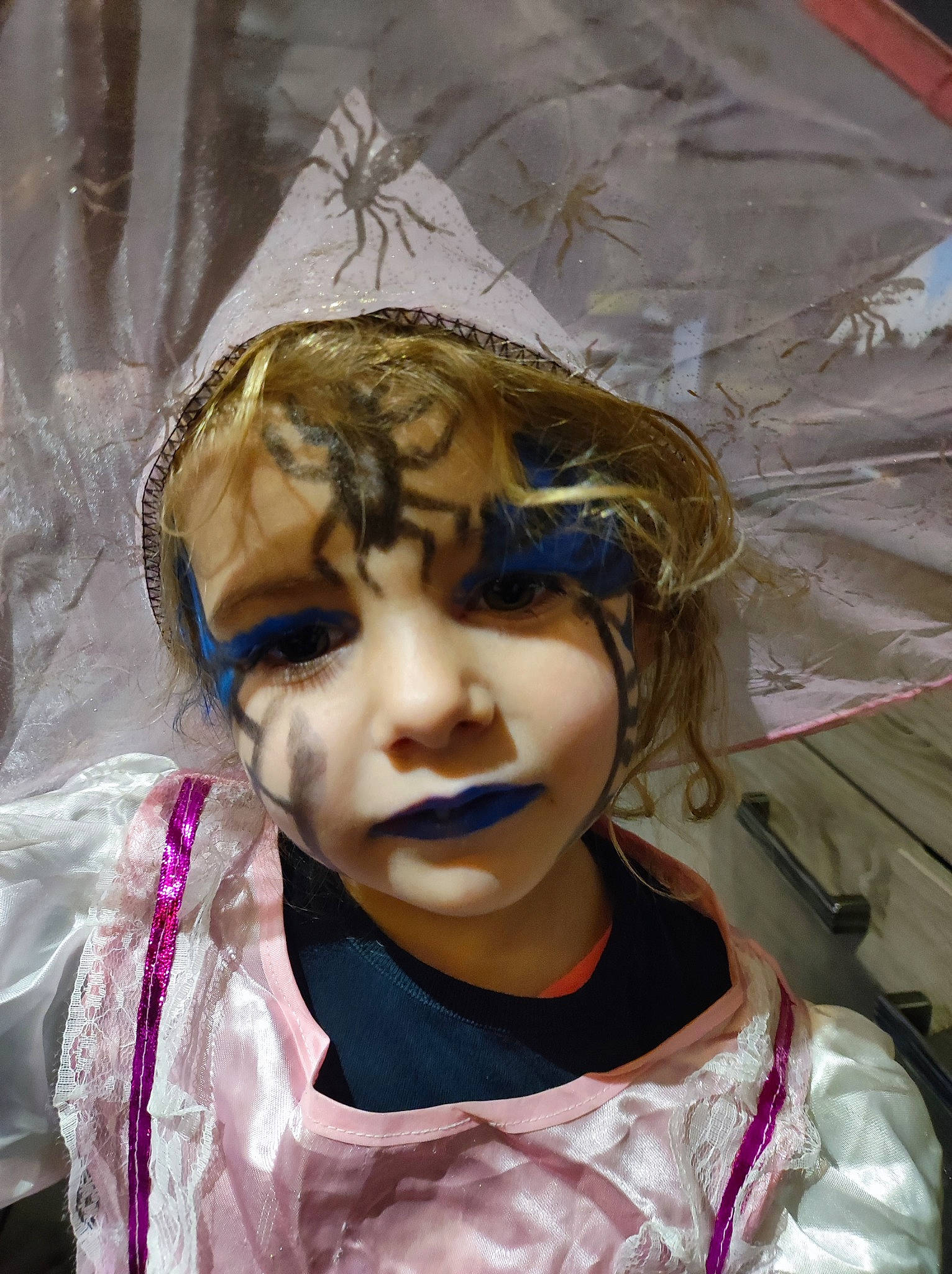 Leiannah participe au concours pour gagner de l'argent avec cette photo : art, cheek, child, chin, costume, event, eyelash, fashion_accessory, fashion_design, fun, hairstyle, headgear, iris, mask, person, pink, toddler, toy, tradition, white