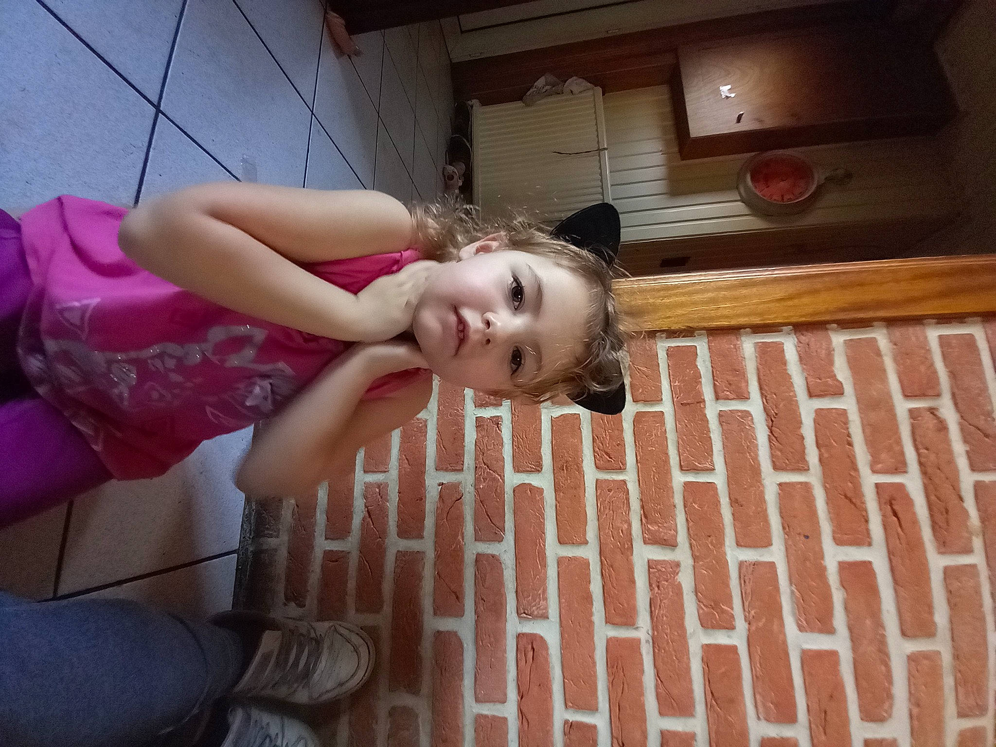 Leiannah participe au concours pour gagner de l'argent avec cette photo : chest, elbow, eyelash, flash_photography, flesh, flooring, happy, hardwood, home_appliance, human_leg, joint, kitchen_appliance, knee, leg, pattern, person, room, smile, television, thigh