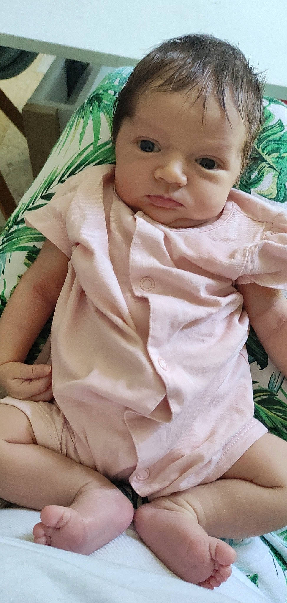 Maylie participe au concours pour gagner de l'argent avec cette photo : baby, baby_toddler_clothing, cheek, chest, child, chin, comfort, eye, face, finger, hair, happy, head, lip, mouth, nose, person, skin, sleeve, thigh