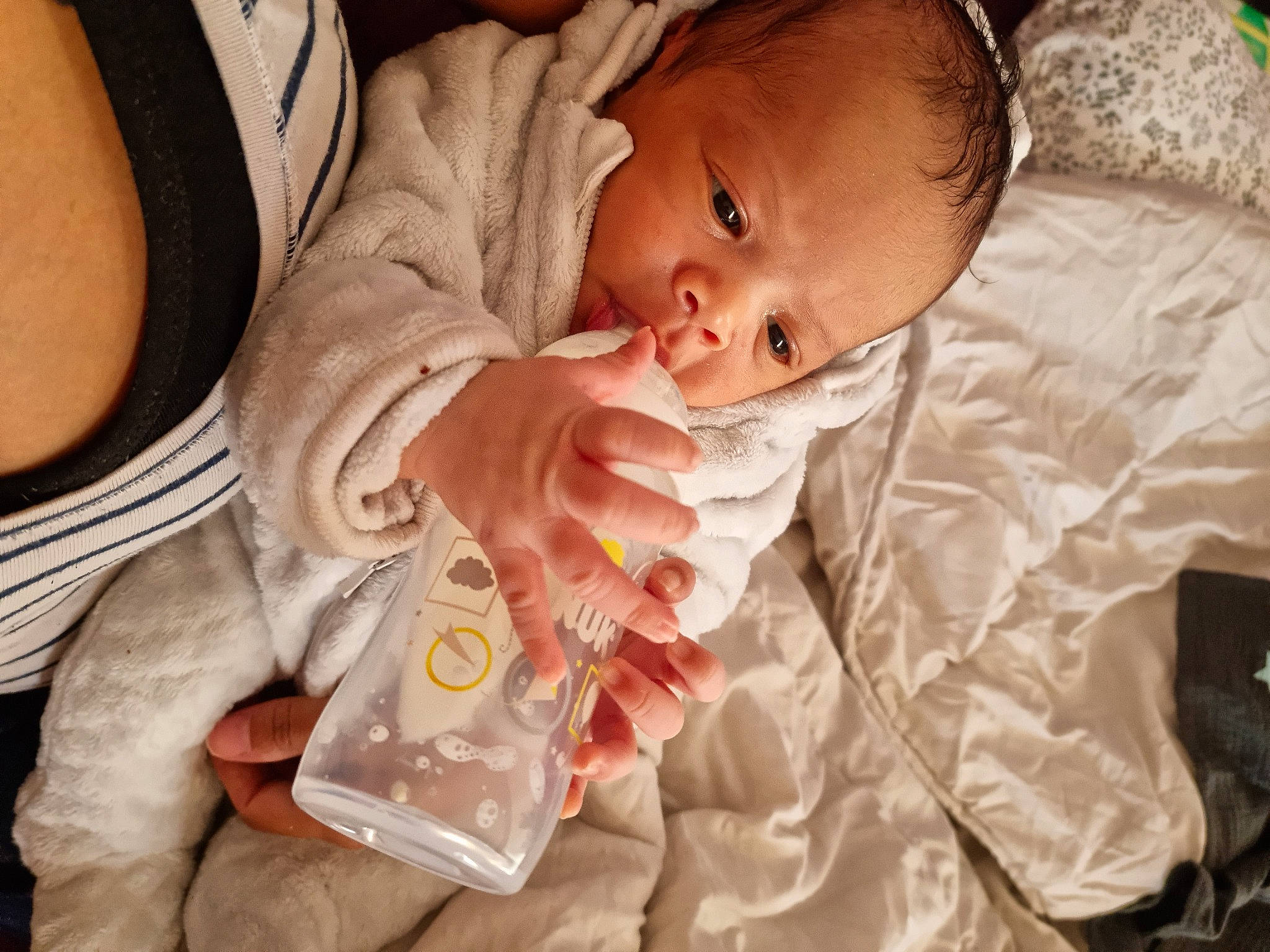 Wayde participe au concours pour gagner de l'argent avec cette photo : baby, baby_products, baby_toddler_clothing, cheek, child, comfort, face, gesture, grass, happy, human_body, iris, lip, mouth, nail, nose, person, skin, sleeve, thumb