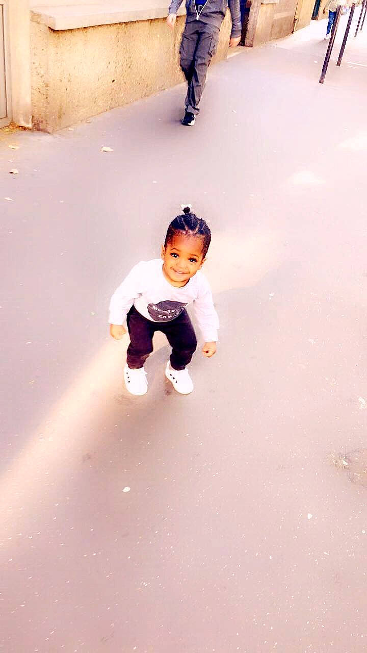 Ibrahima a rejoint le concours — aidez-le/la à gagner de superbes lots ! child, fun, joy, person, photography, play, recreation, smile, snow, toddler, white, winter