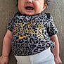 Amélia a rejoint le concours — aidez-le/la à gagner de superbes lots ! baby, smiling, happy, infant, clothing, nike, leopard_print, tshirt, white_pants, lying_down, cute, child, person, indoors, soft_surface, joy, portrait, young, casual_wear, playful