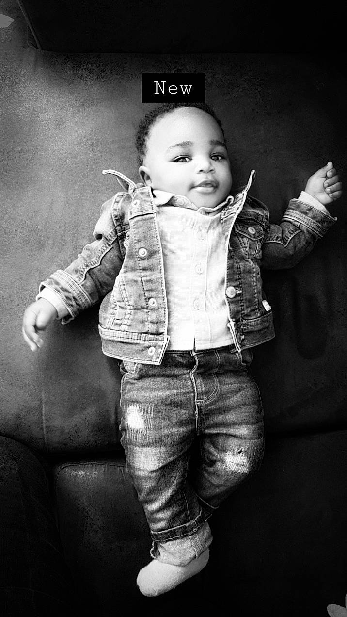 Soan participe au concours pour gagner de l'argent avec cette photo : black, black_and_white, cheek, child, child_model, cool, fun, head, human, monochrome, monochrome_photography, person, photograph, photography, portrait, portrait_photography, smile, snapshot, standing, toddler