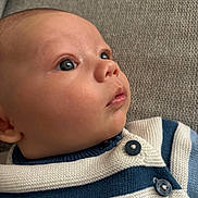 Liam participe au concours pour gagner de l'argent avec cette photo : baby, face, closeup, portrait, infant, blue_eyes, sweater, striped_clothing, button, texture, skin, child, young, cute, expression, looking_away, indoor, soft_light, fabric, cozy