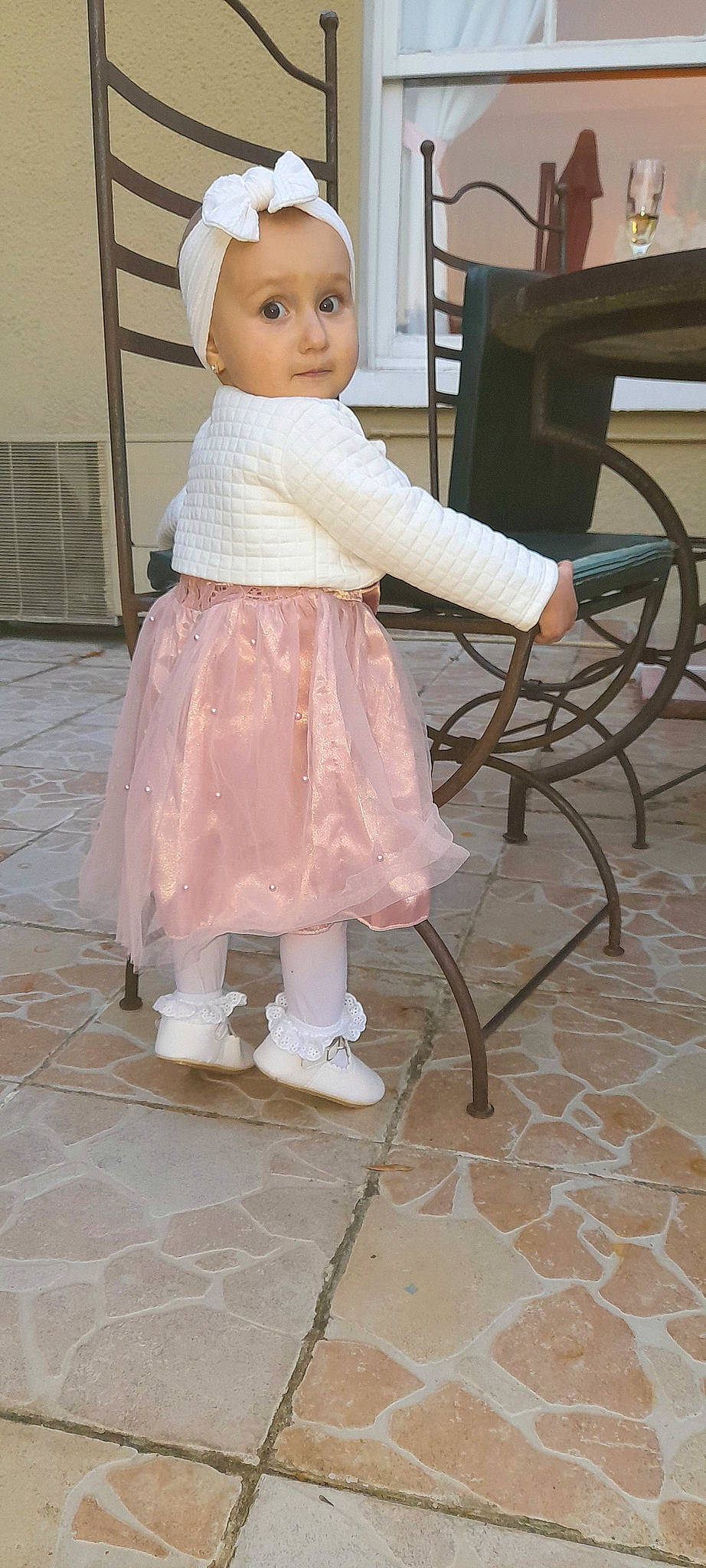 Adelina a rejoint le concours — aidez-le/la à gagner de superbes lots ! baby, baby_toddler_clothing, chair, child, cocktail_dress, day_dress, dress, floor, flooring, foot, hardwood, human_leg, knee, person, room, sitting, sleeve, sock, toddler, vintage_clothing