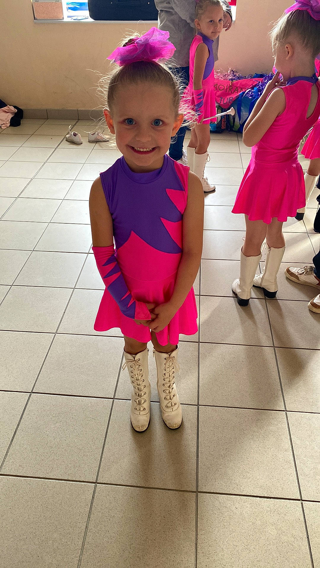 Héloïse participe au concours pour gagner de l'argent avec cette photo : baby_toddler_clothing, beauty, child, dress, fashion, flooring, fun, happy, human_leg, joy, leg, magenta, person, pink, purple, shoe, skin, smile, snapshot, standing