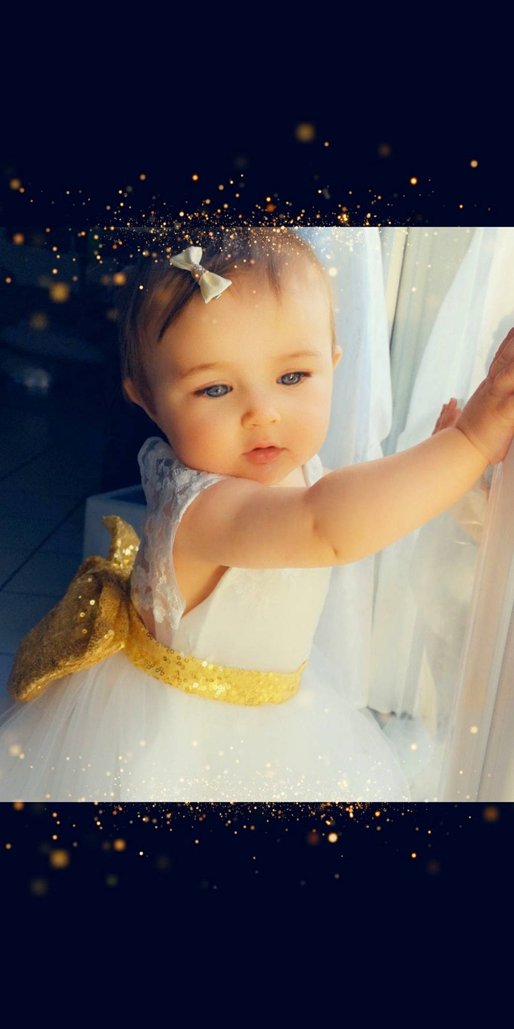 Linaya participe au concours pour gagner de l'argent avec cette photo : baby, bathing, child, fun, person, photography, skin, sky, smile, toddler, yellow