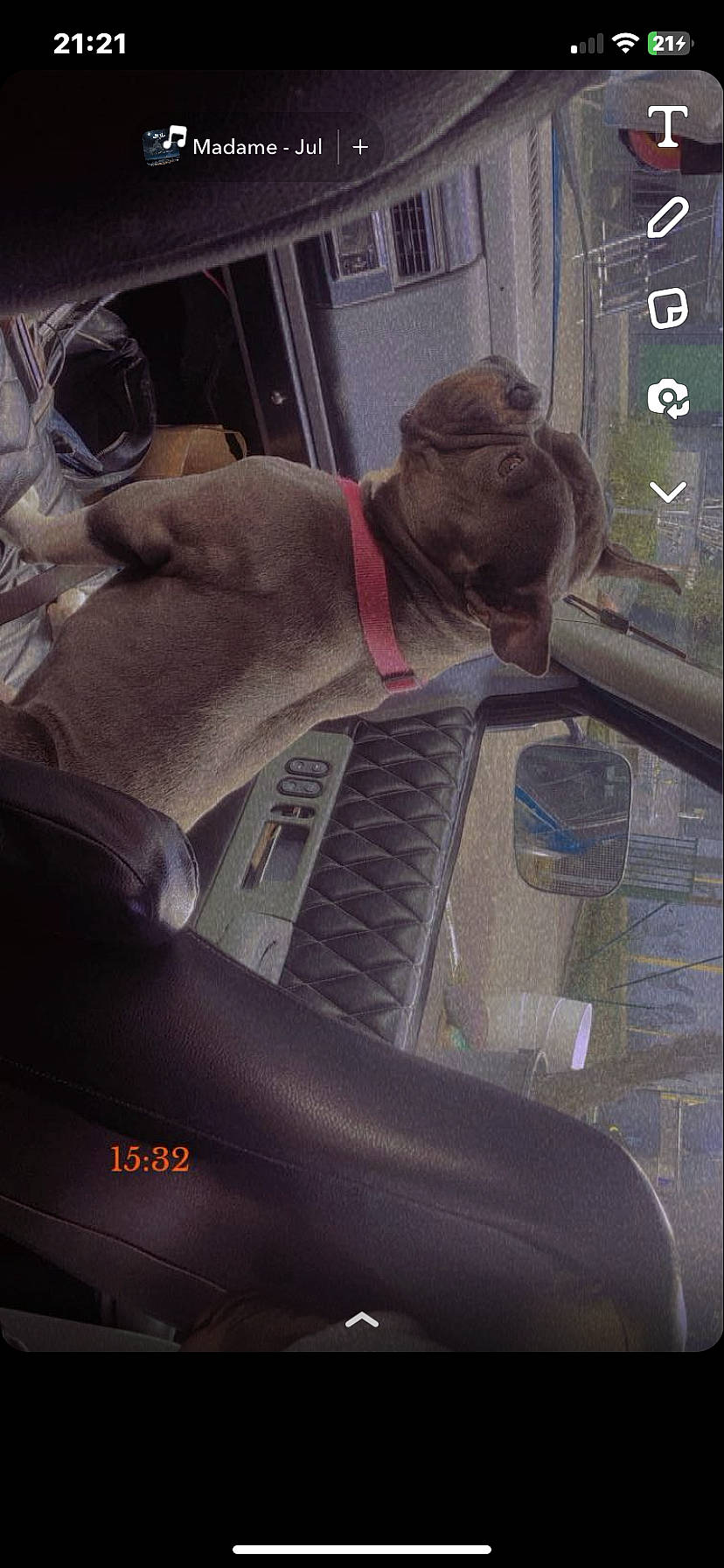 Booba a rejoint le concours — aidez-le/la à gagner de superbes lots ! auto_part, automotive_design, automotive_exterior, automotive_lighting, automotive_tire, automotive_wheel_system, automotive_window_part, eyewear, family_car, gesture, glass, hand, hood, human_leg, motor_vehicle, personal_luxury_car, steering_wheel, vehicle_door, windscreen_wiper, windshield