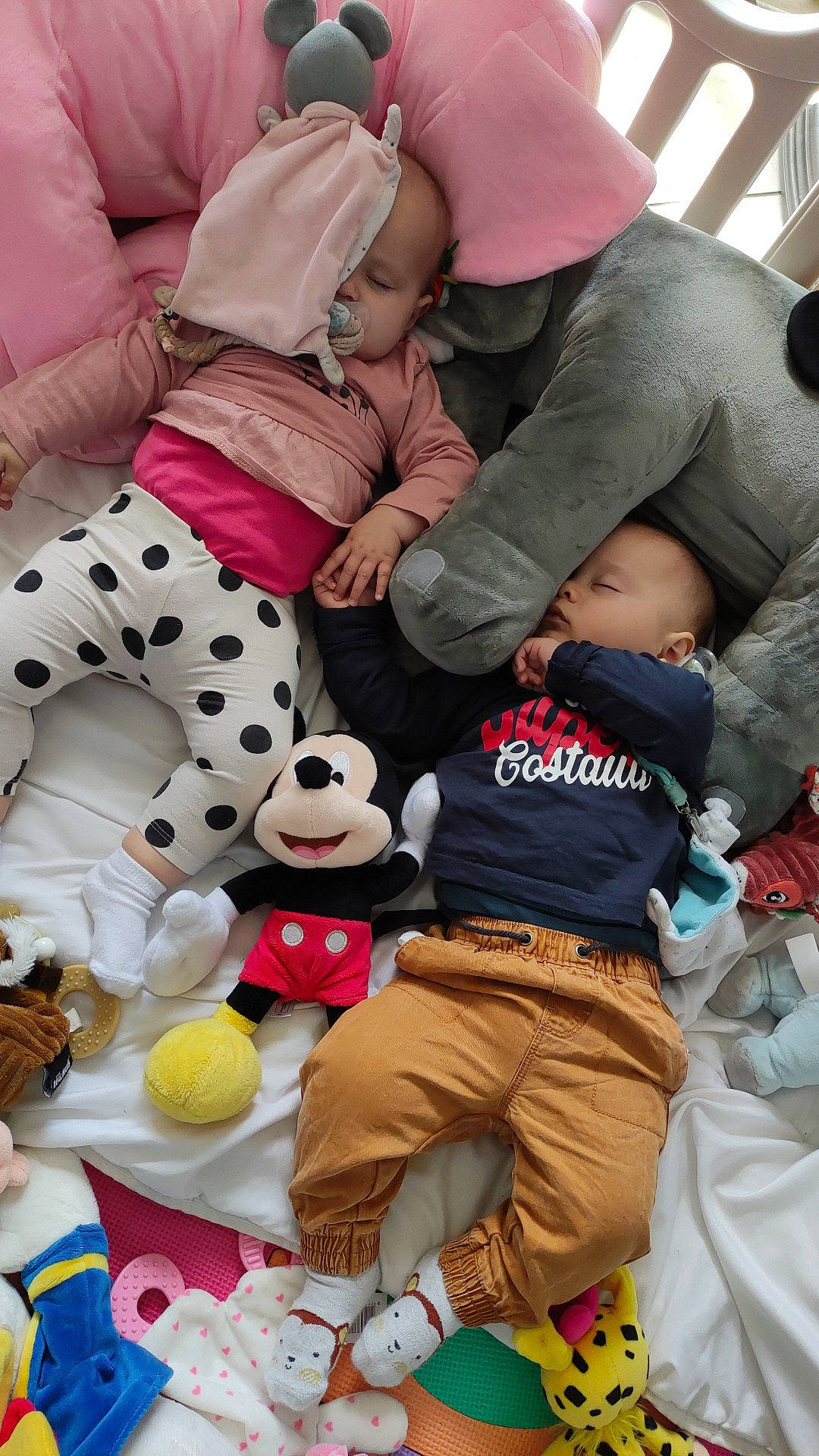 Noëllie a rejoint le concours — aidez-le/la à gagner de superbes lots ! baby, child, comfort, happy, hat, lap, leg, mammal, people, person, photograph, pink, product, shoe, snapshot, sneakers, thigh, toddler, toy, vertebrate