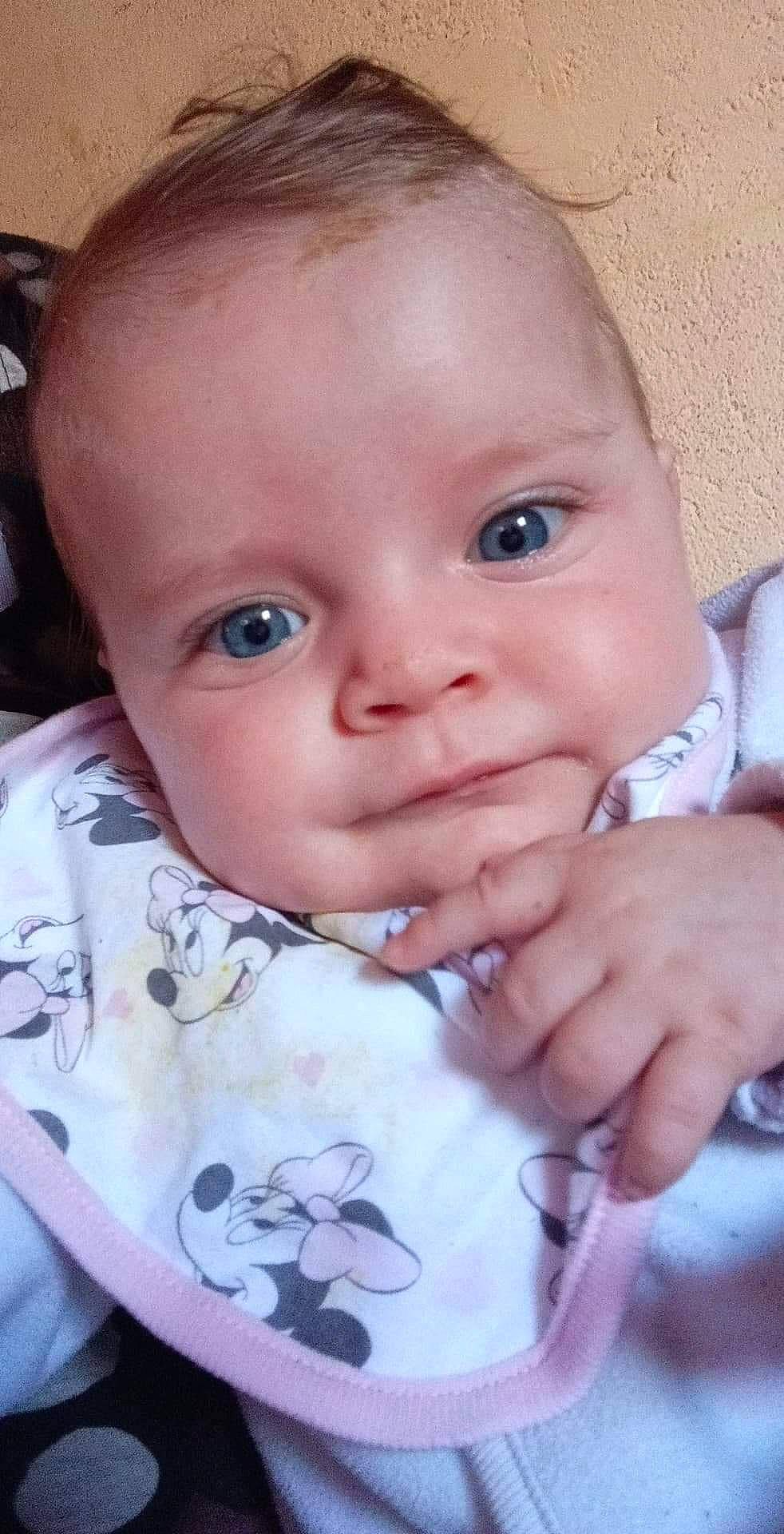 Mylanna participe au concours pour gagner de l'argent avec cette photo : baby, baby_toddler_clothing, cheek, chin, ear, eyebrow, eyelash, gesture, happy, iris, lip, mouth, nail, neck, nose, person, skin, sleeve, smile, thumb