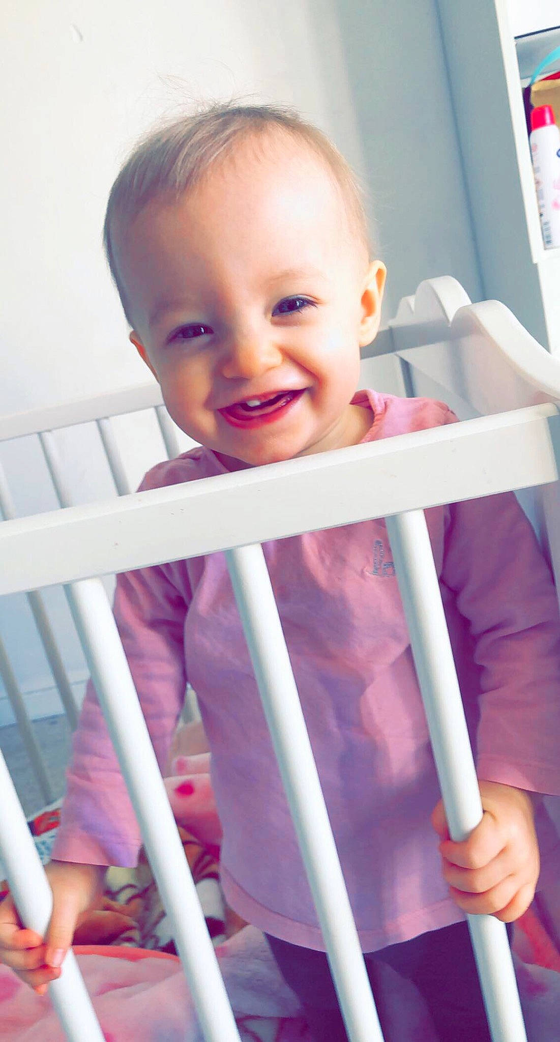 Liséa a rejoint le concours — aidez-le/la à gagner de superbes lots ! baby, baby_safety, baby_toddler_clothing, beauty, cheek, child, facial_expression, finger, happy, joy, magenta, muscle, organ, person, photograph, pink, product, skin, sleeve, smile