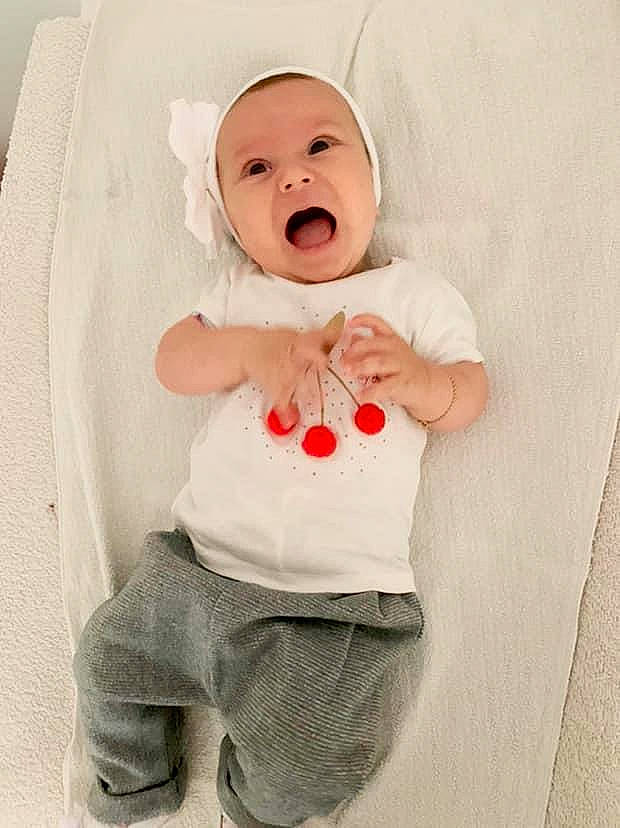 Eden participe au concours pour gagner de l'argent avec cette photo : arm, baby, baby_sleeping, baby_toddler_clothing, child, collar, comfort, hand, happy, human_body, leg, linens, neck, pattern, person, pink, sleeve, t_shirt, textile, toddler