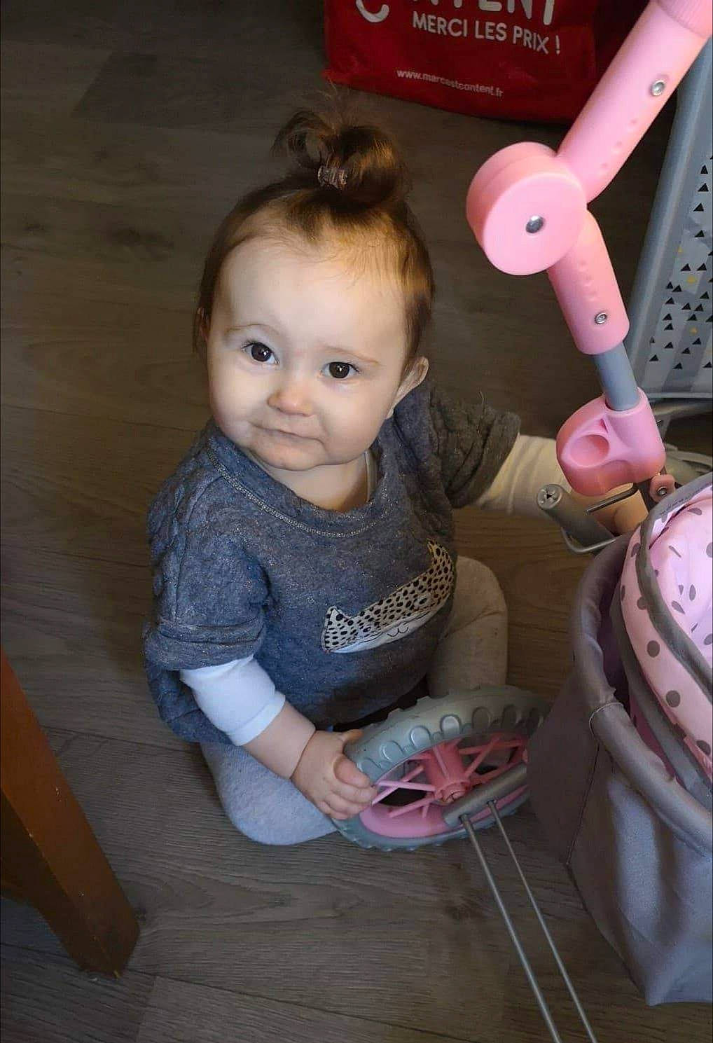 Ophelie a rejoint le concours — aidez-le/la à gagner de superbes lots ! baby, child, daughter, person, pink, skin, toddler