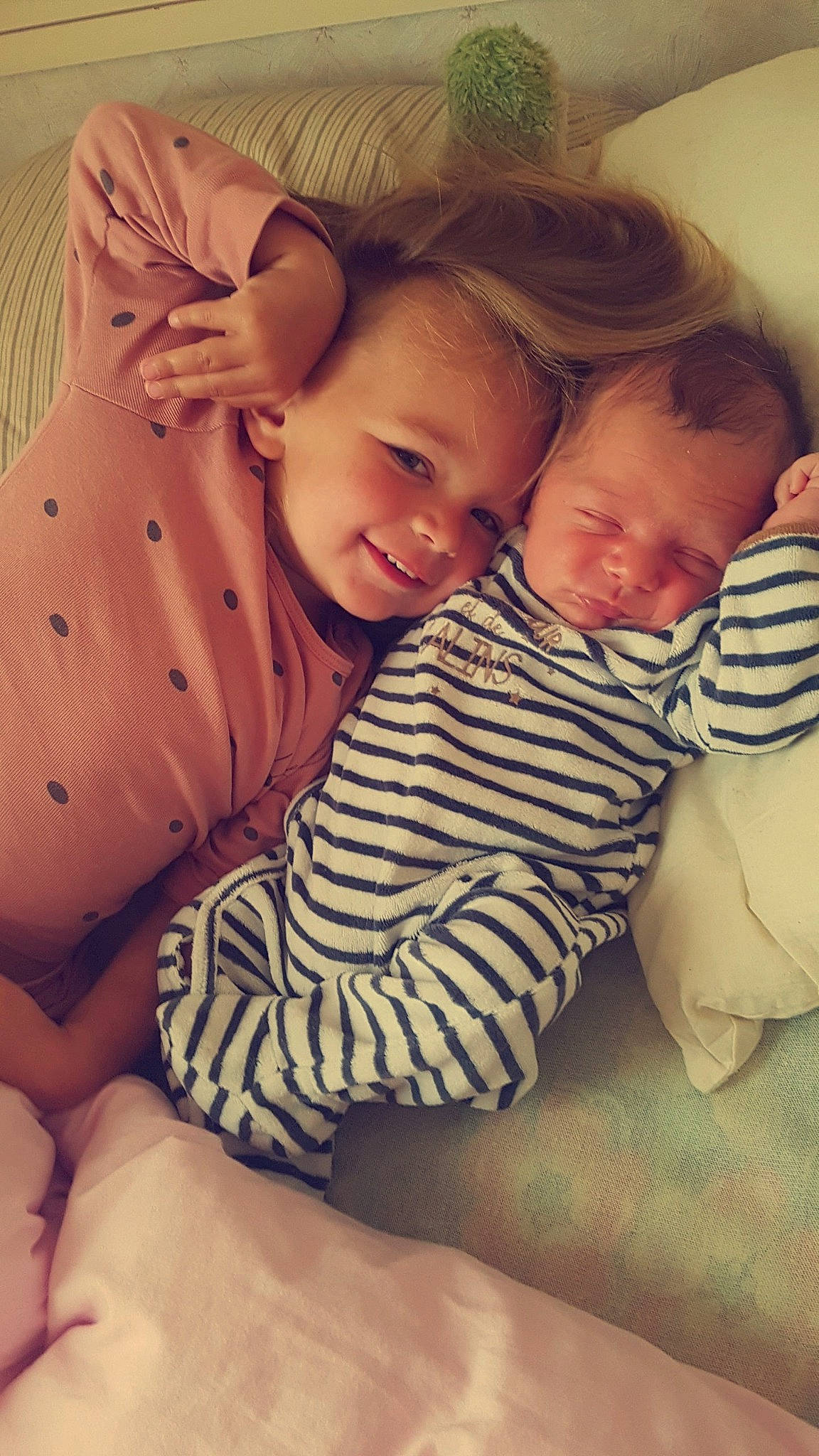 Ulysse participe au concours pour gagner de l'argent avec cette photo : baby, baby_sleeping, bedtime, cheek, child, eye, happy, hug, joy, love, nap, nose, person, sibling, skin, sleep, smile, toddler